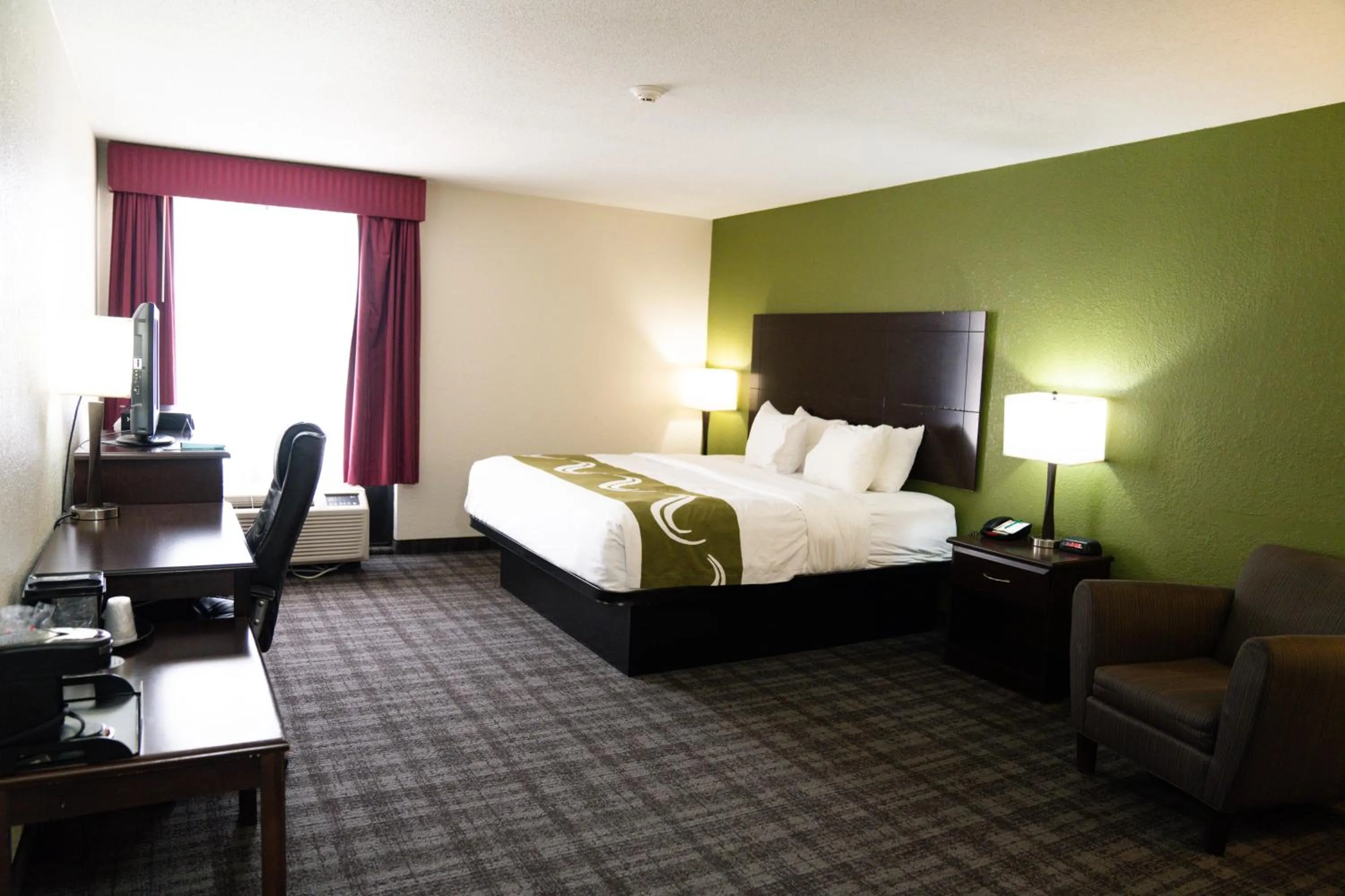 King Room - Accessible/Non-Smoking in Quality Inn Seymour I-65