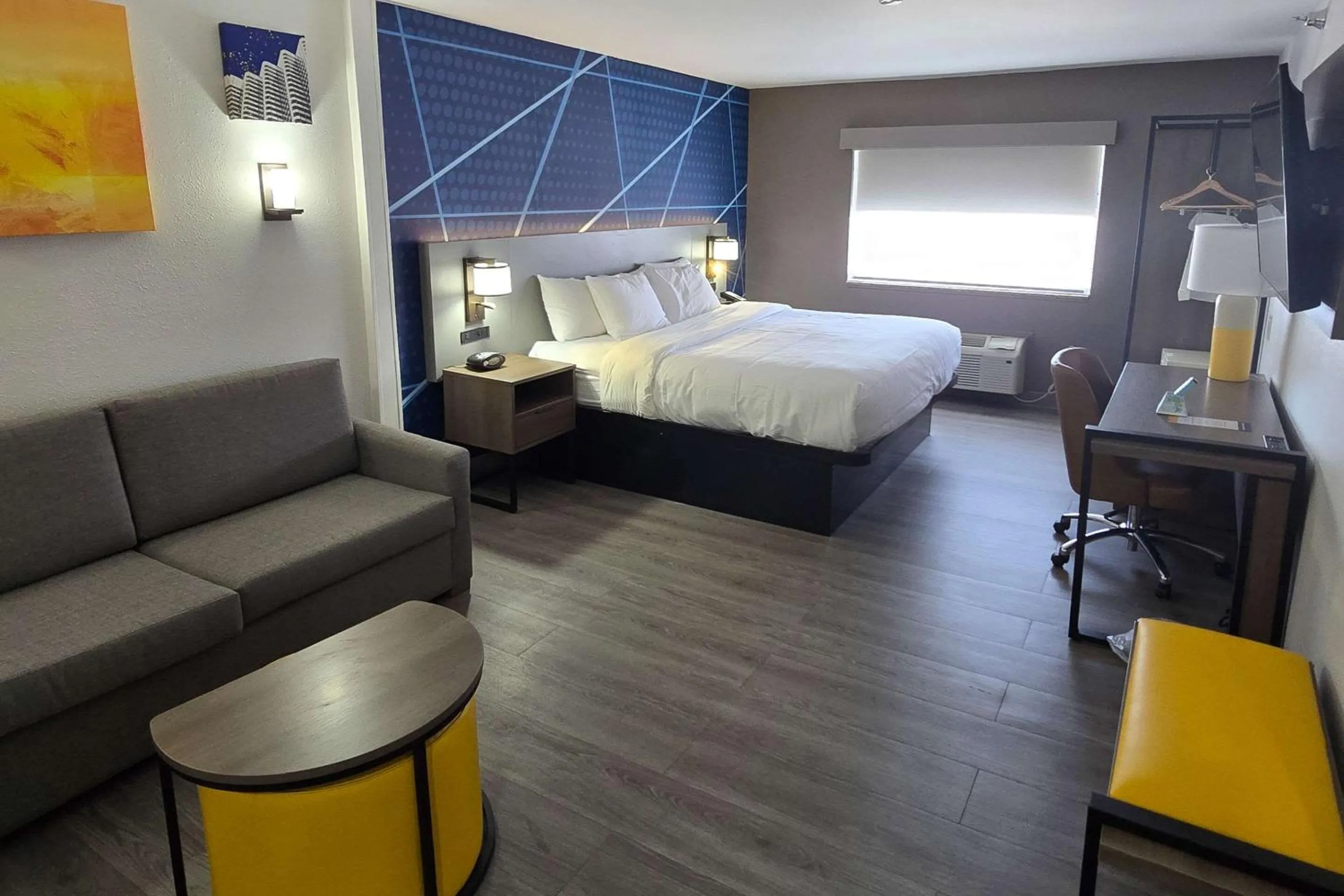 King Suite - Non-Smoking in Comfort Suites Terre Haute University Area