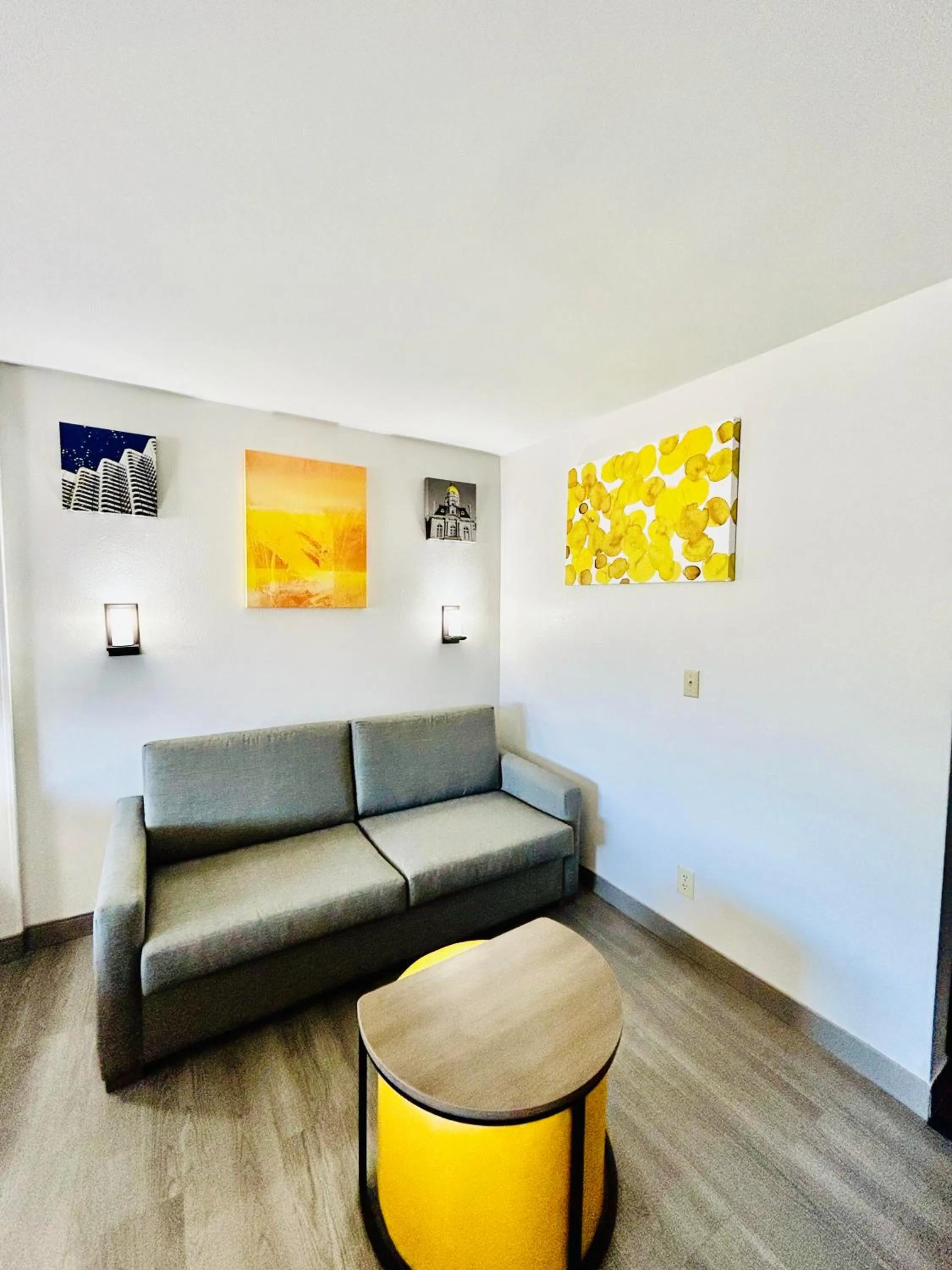 King Suite - Accessible/Non-Smoking in Comfort Suites Terre Haute University Area