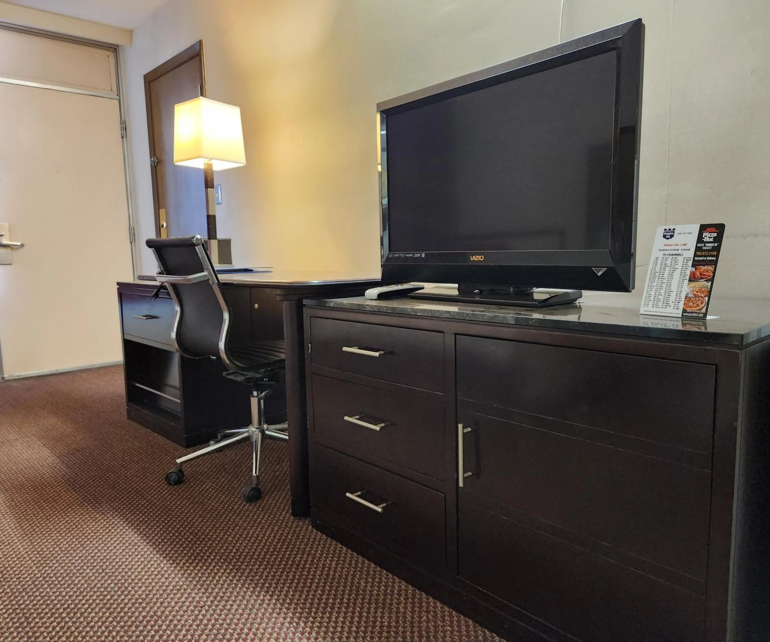 Queen Room with Two Queen Beds - Smoking in Travelodge by Wyndham Oakley