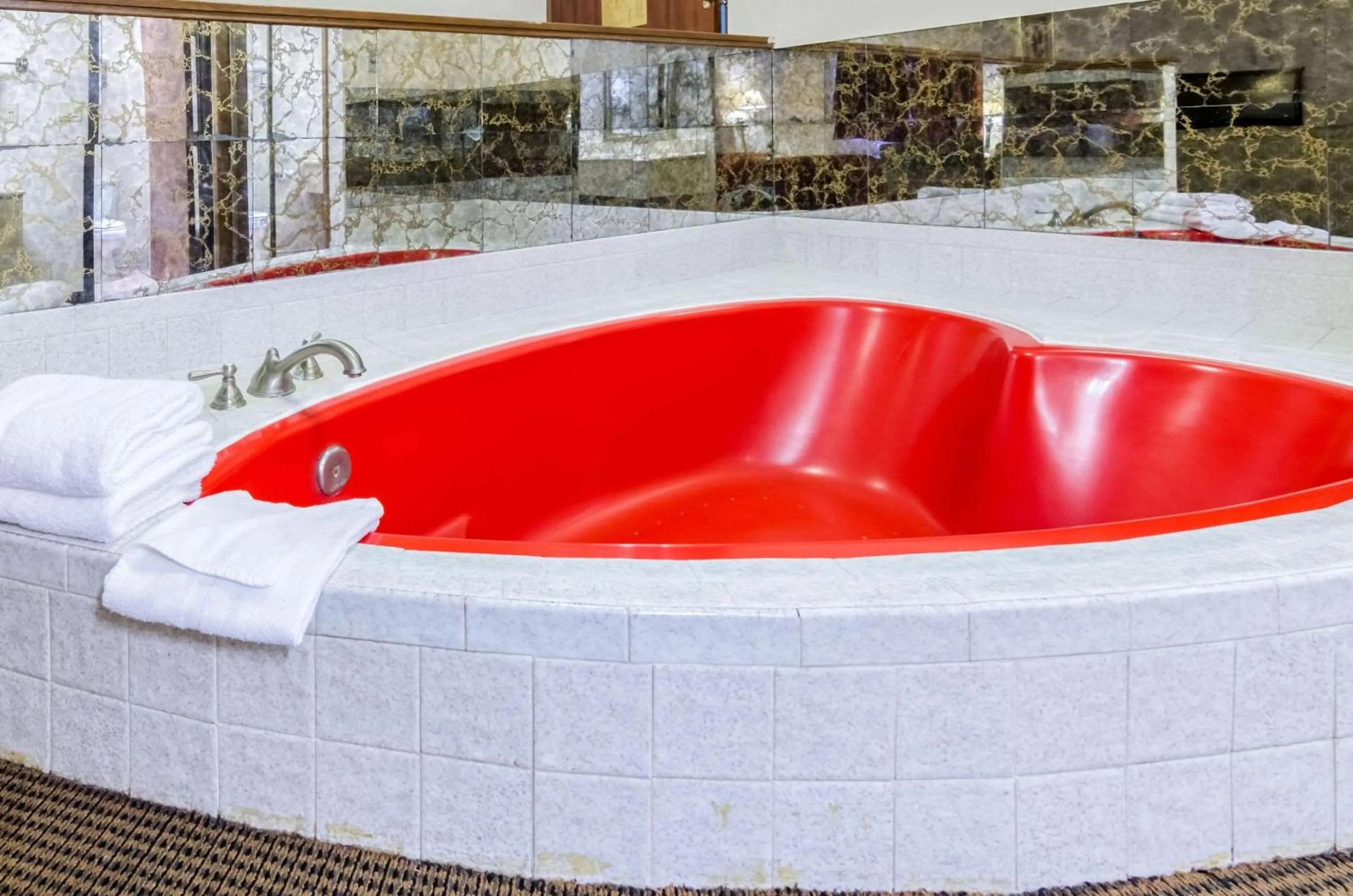 King Suite - Non-Smoking/Top Floor in Quality Inn & Suites Salina West