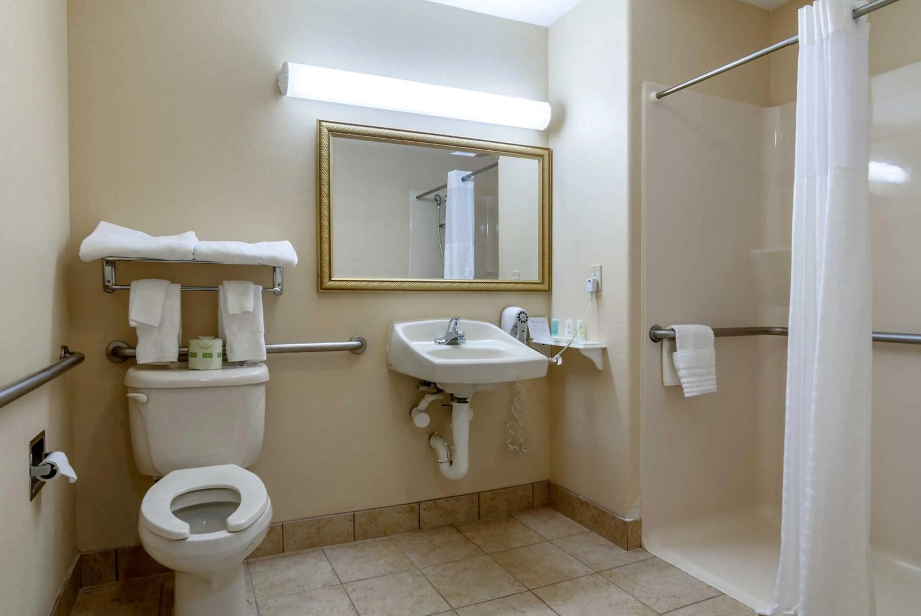 King Room - Mobility Access/Non-Smoking in Super 8 by Wyndham Great Bend