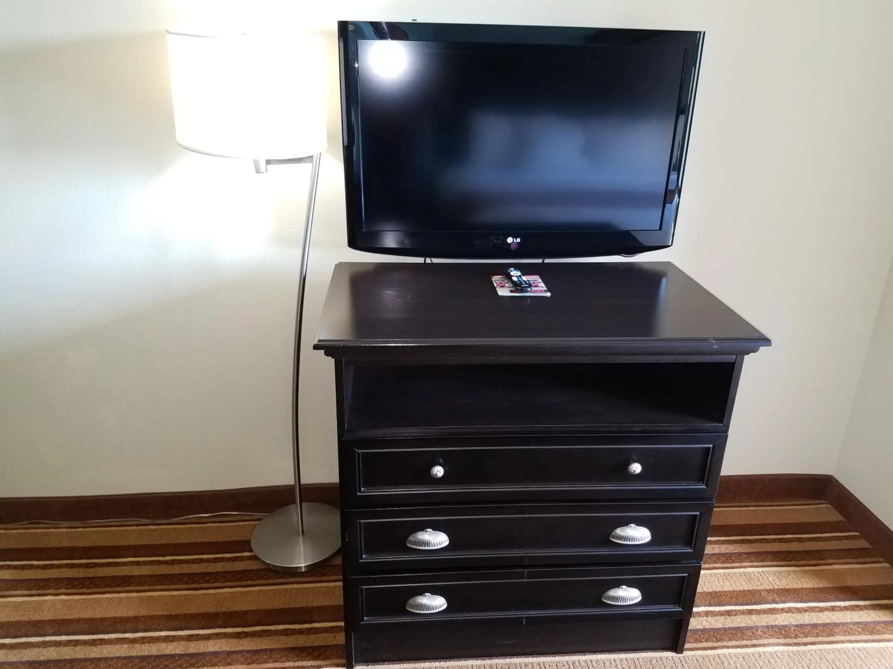 Queen Suite with Two Queen Beds and Sofabed - Accessible/Non Smoking in Comfort Suites Topeka Northwest