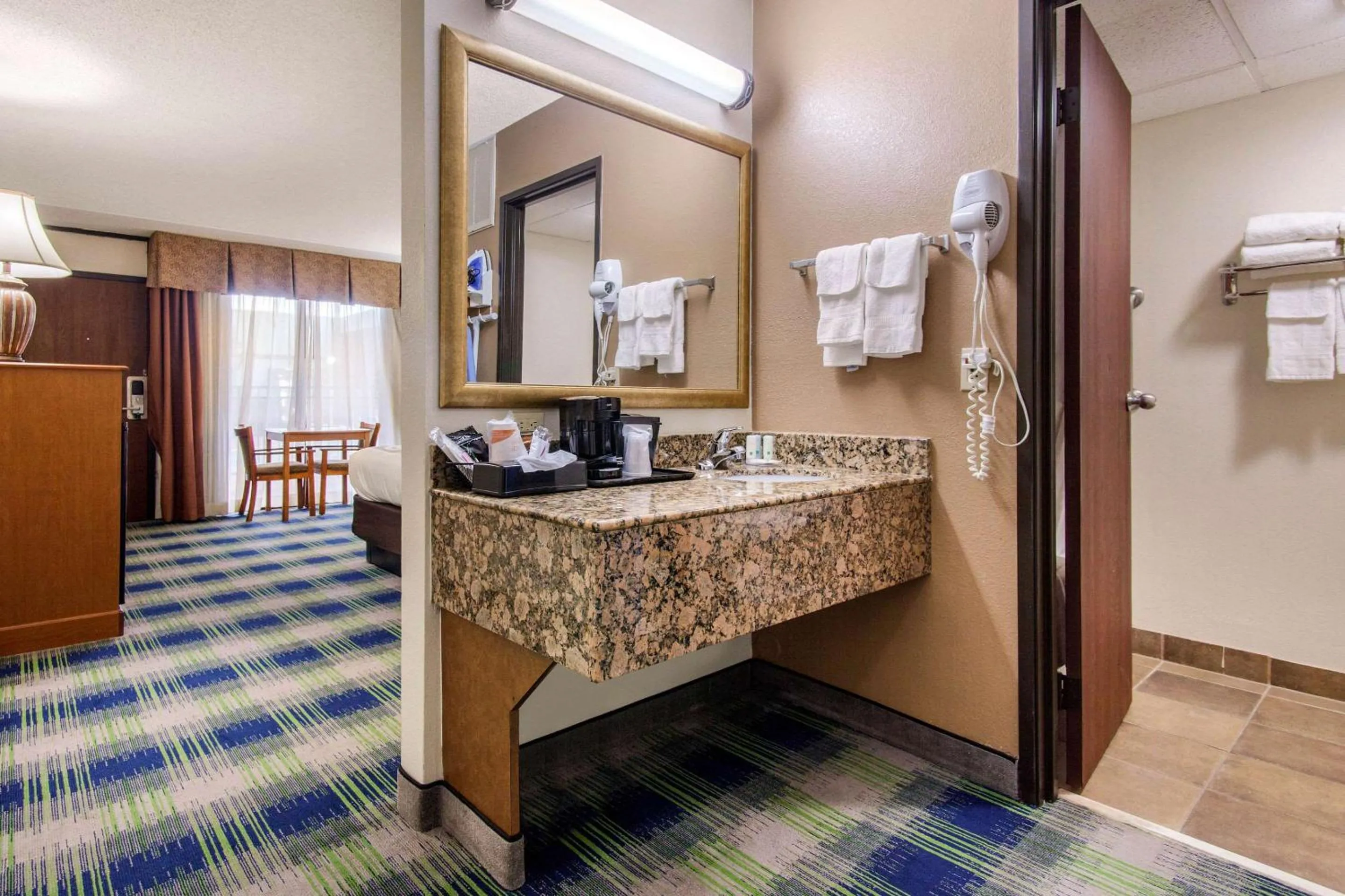 King Room - Non-Smoking in Quality Inn Arkansas City North