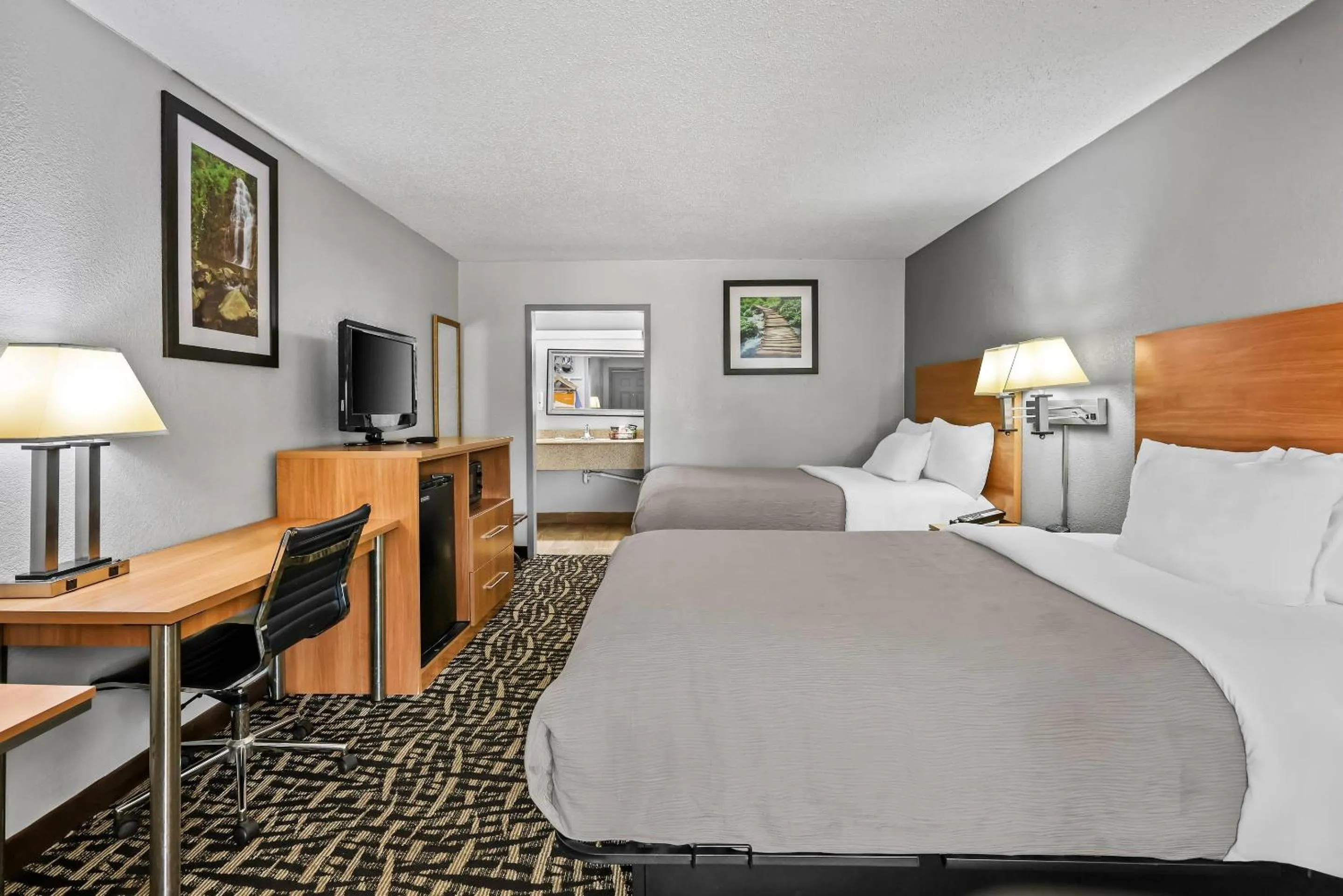 Standard Room with Two Double Beds - Non-Smoking in Quality Inn Bowling Green South