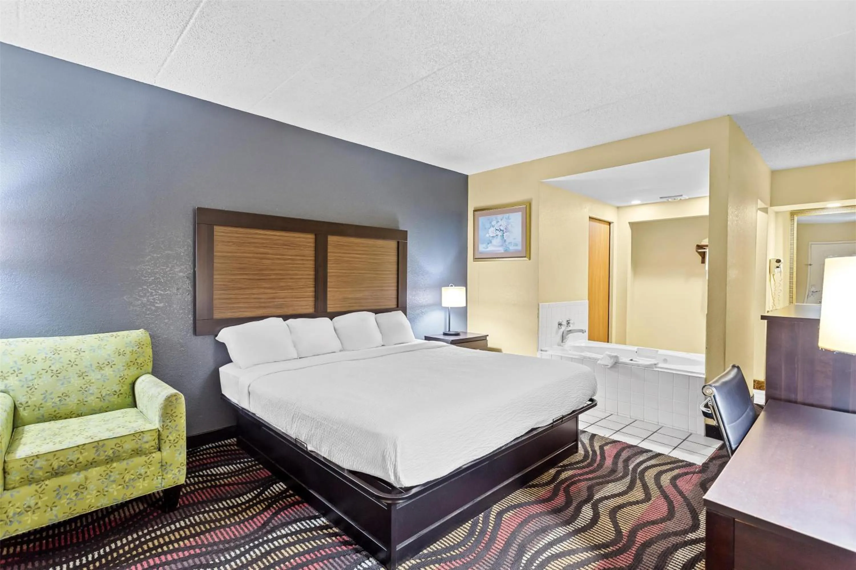 King Room with Spa Bath in Americas Best Value Inn Grayson