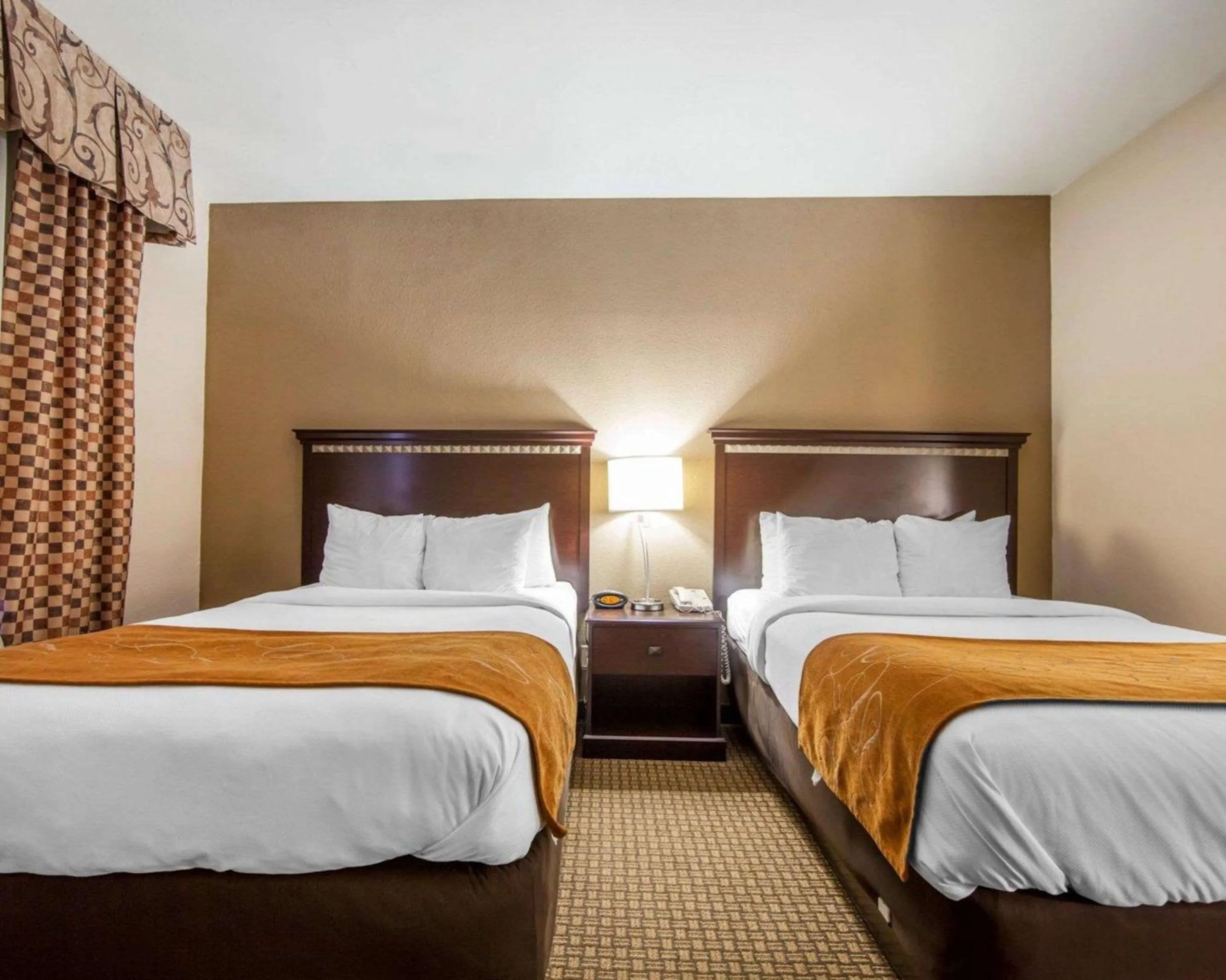 Suite with Two Double Beds - Non-Smoking in Comfort Suites London South