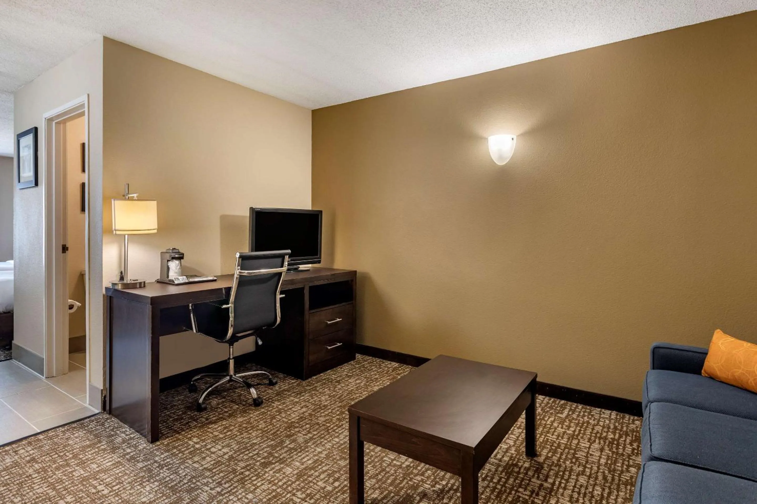 King Suite with Sofabed - First Floor in Comfort Inn Paducah I-24