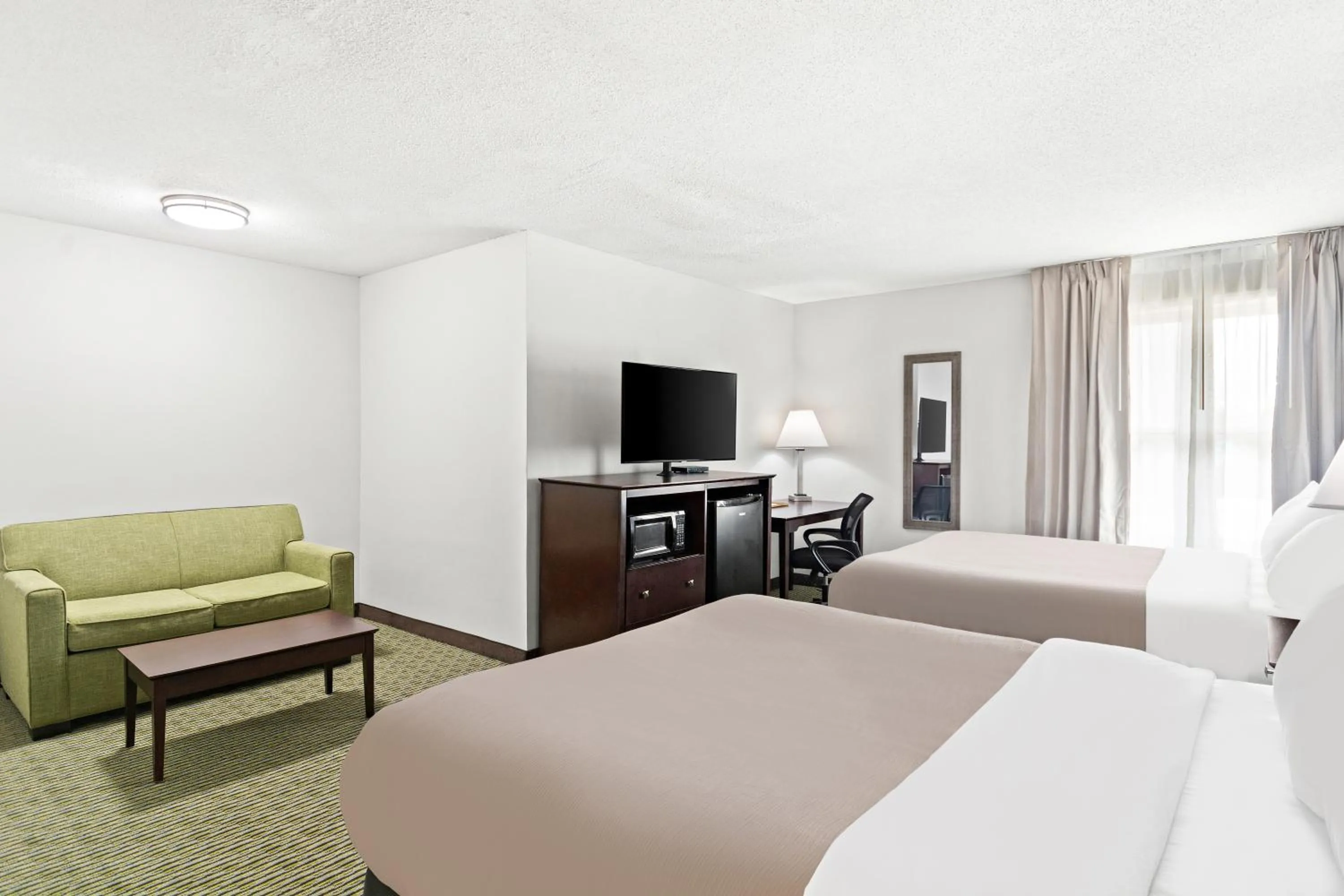 Queen Suite with Two Queen Beds - Non-Smoking in Quality Inn Dry Ridge