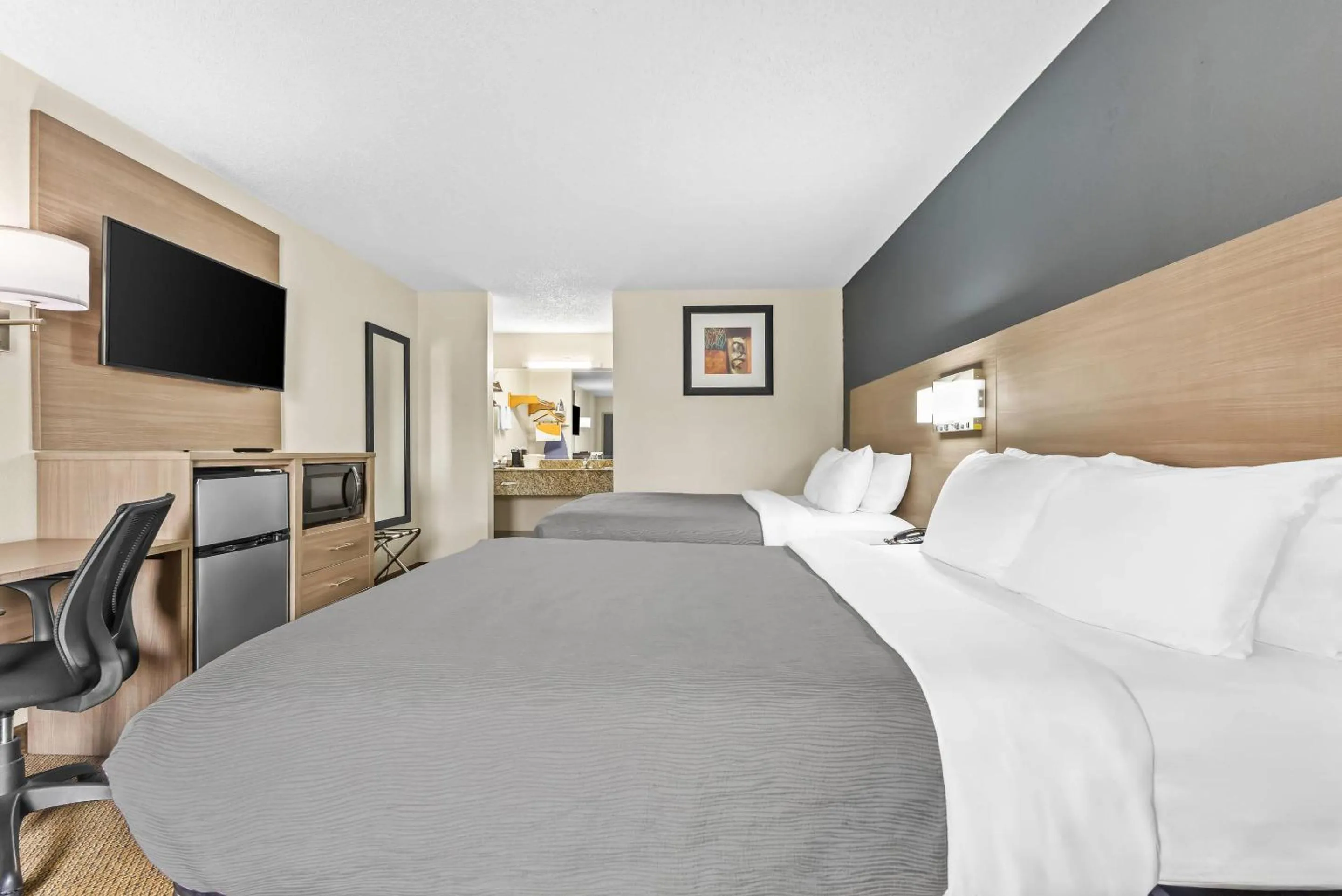 Queen Room with Two Queen Beds - Non-Smoking in Quality Inn Oak Grove Fort Campbell