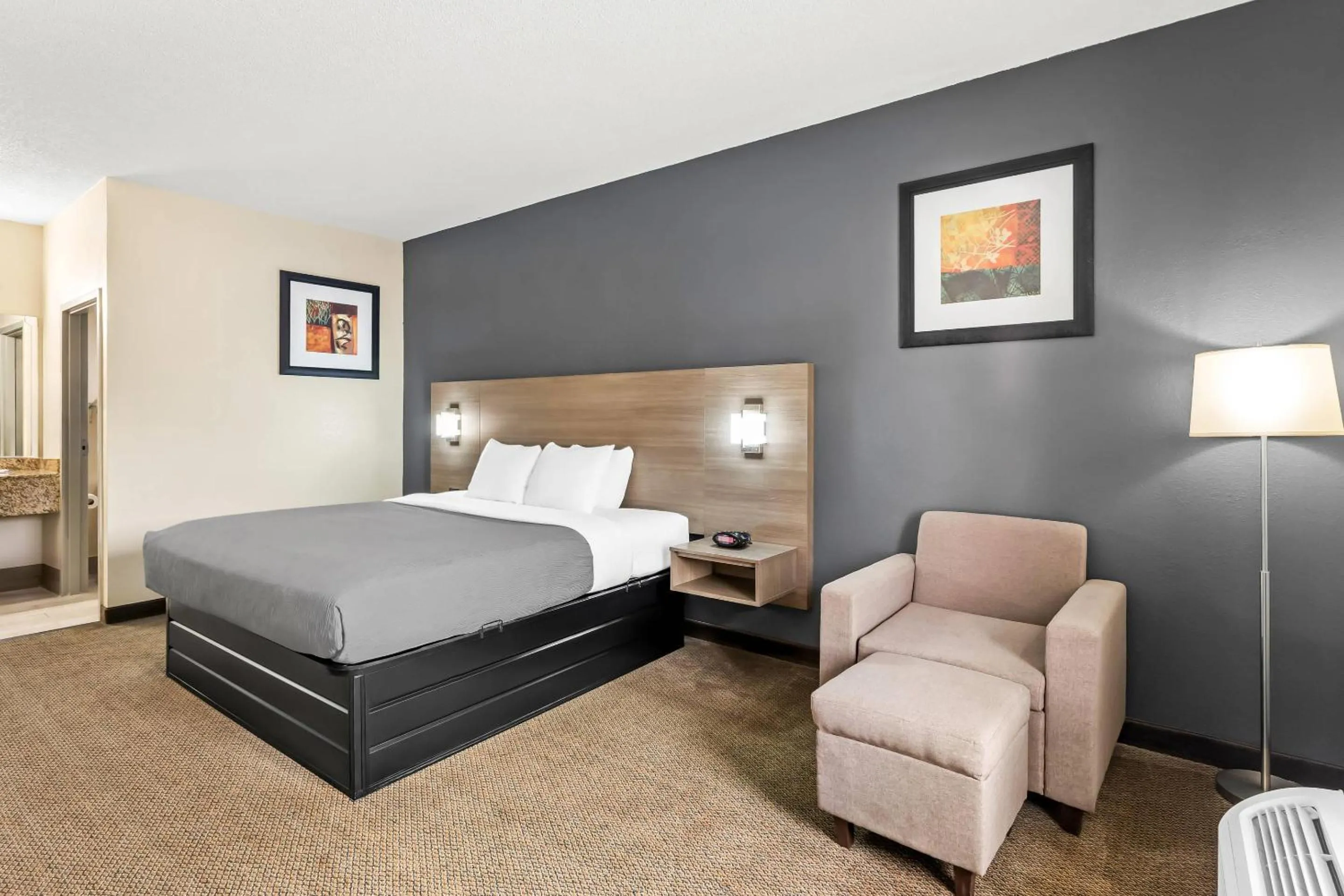 King Room - Non-Smoking in Quality Inn Oak Grove Fort Campbell