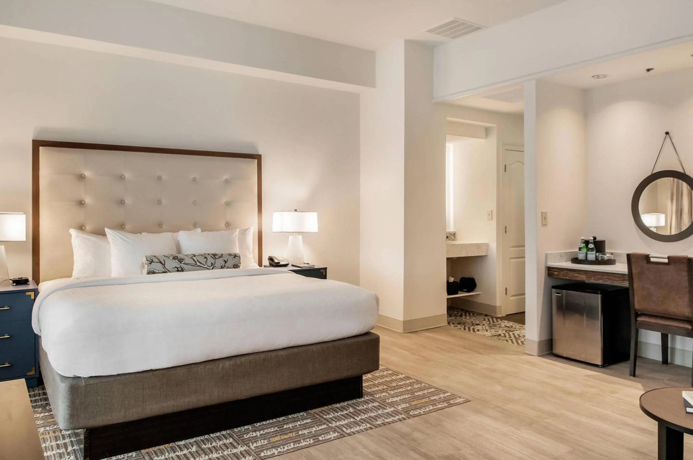 King Room with Balcony - Non-Smoking in St Charles Coach House, an Ascend Collection Hotel