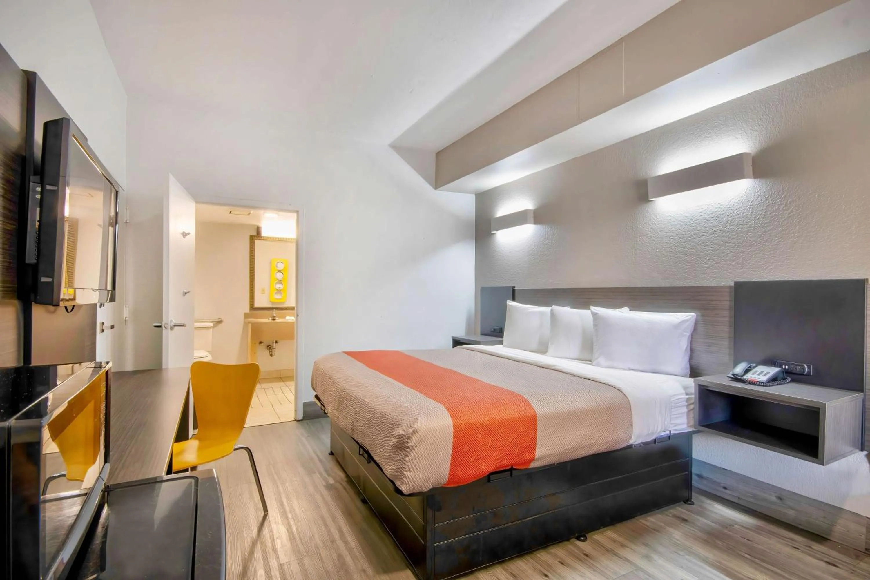 King Room - Disability Access - Non-Smoking in Motel 6-Lafayette, LA