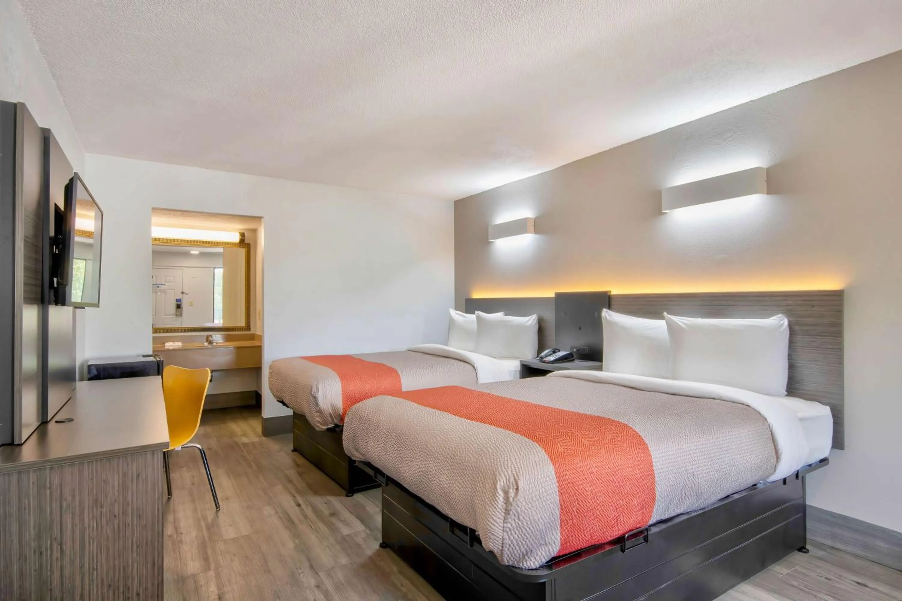 Deluxe Queen Room with Two Queen Beds - Smoking in Motel 6-Lafayette, LA