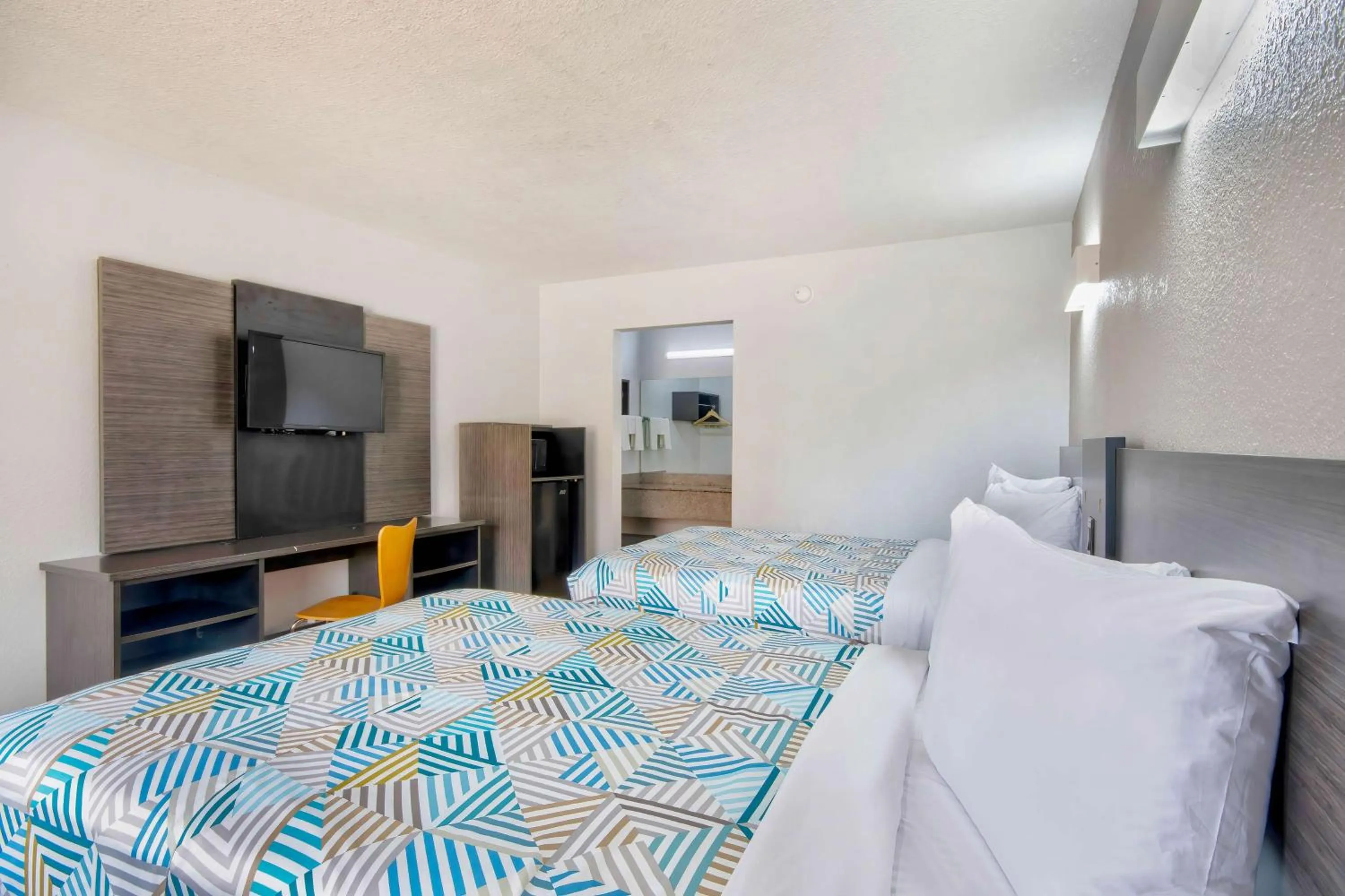 Quadruple Room - Disability Access - Non-Smoking in Motel 6-Sulphur, LA