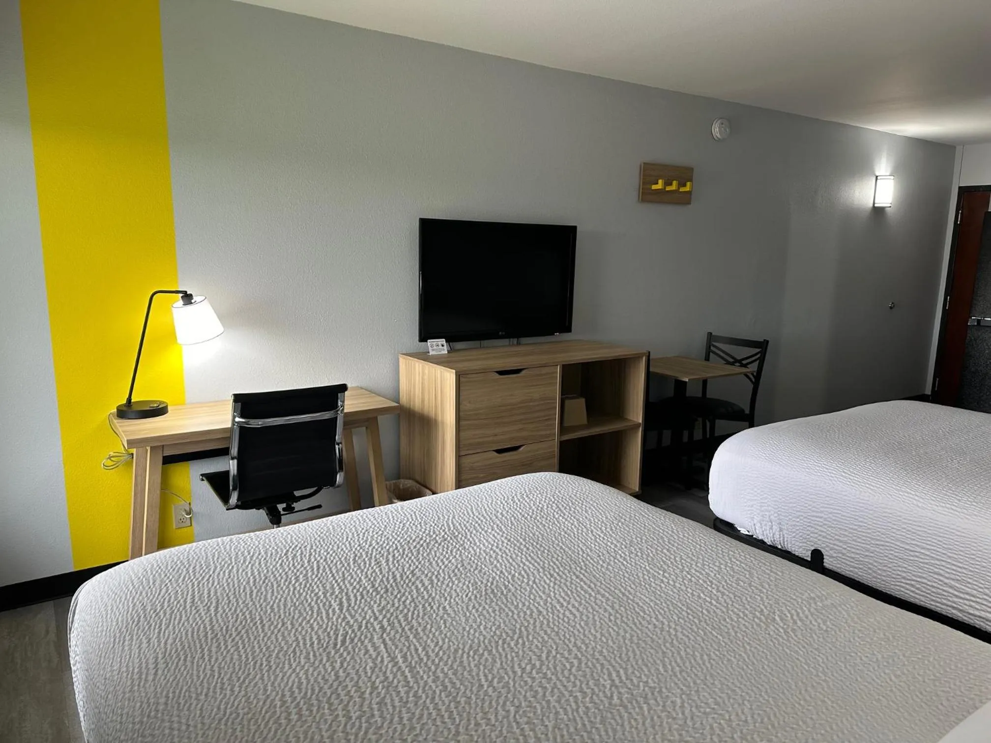 Double Room with Two Double Beds and Bath Tub - Mobility/Hearing Accessible - Non-Smoking in Super 8 by Wyndham Alexandria LA