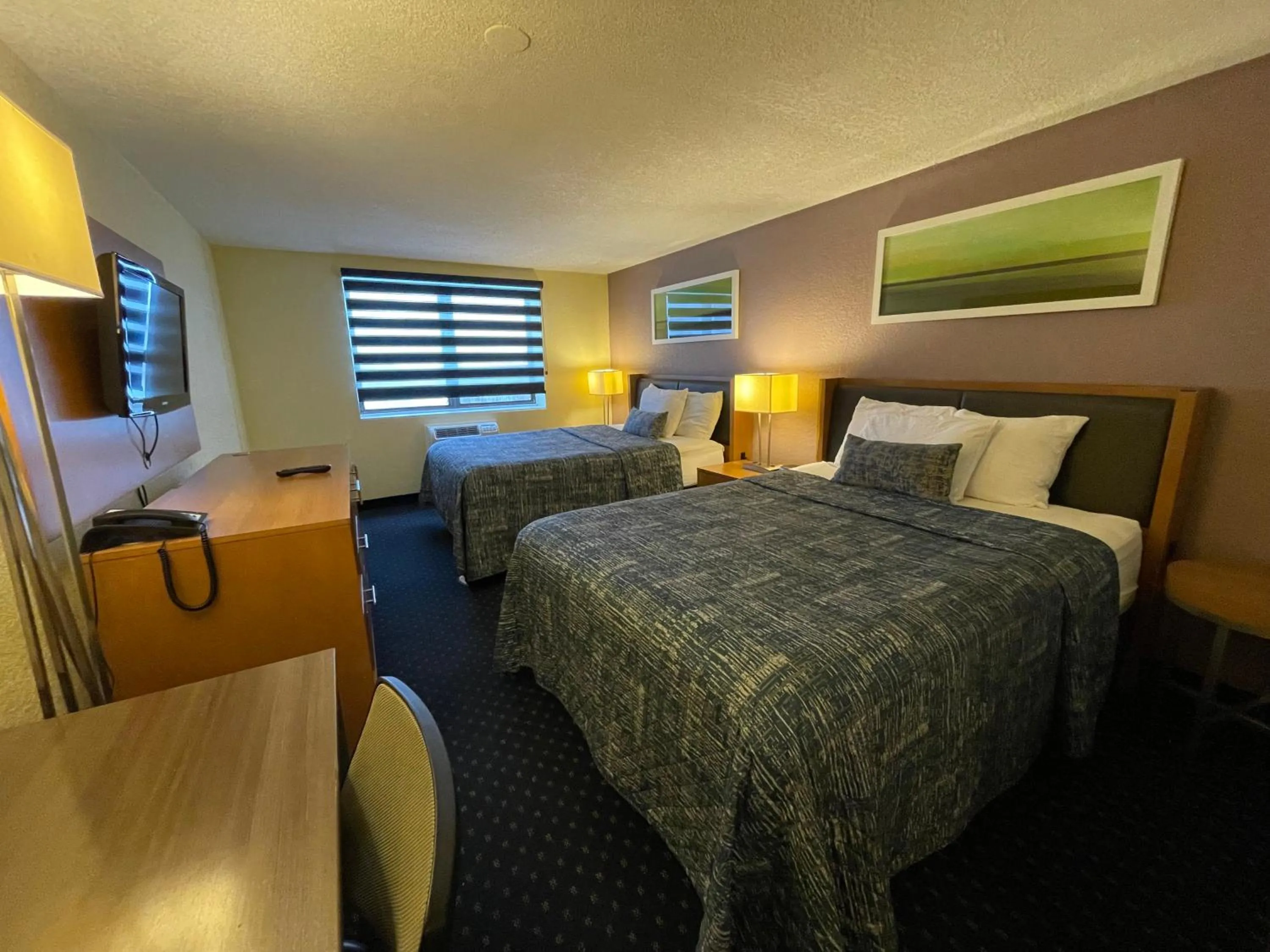 Standard Queen Room with Two Queen Beds in Lakeside Inn