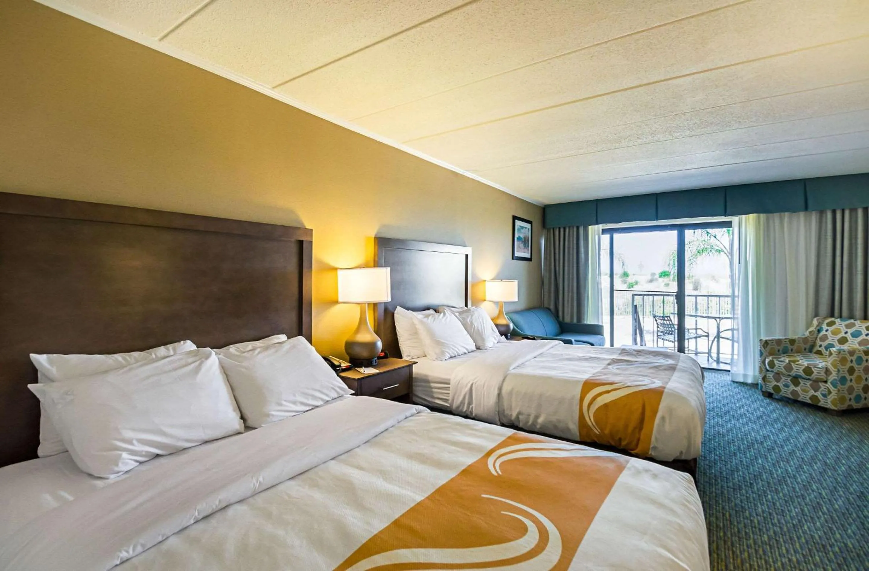 Beachfront 1st fl Accessible/Roll-In Shower 2 Queens in Quality Inn Oceanfront