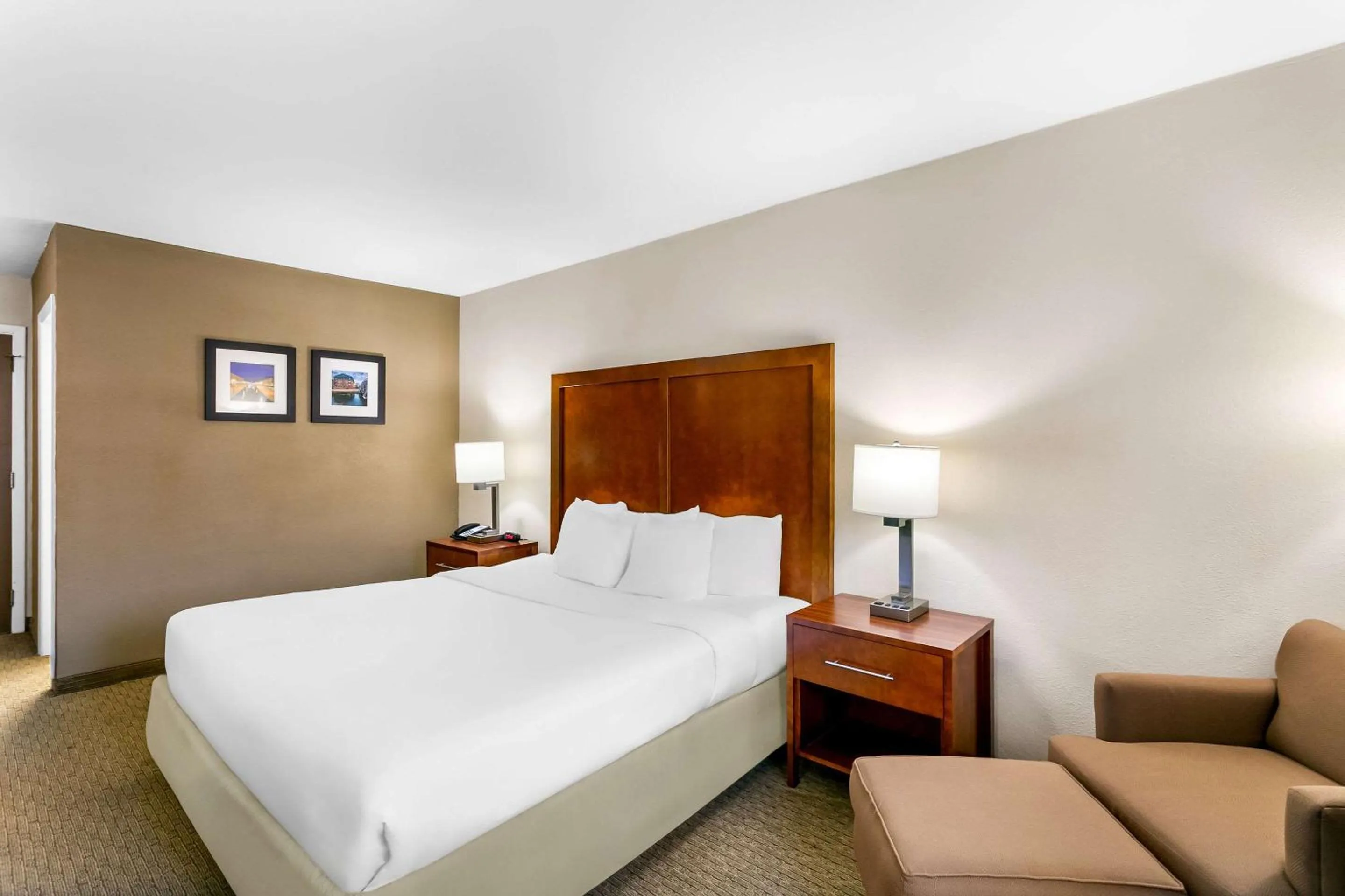 King Room - Non-Smoking in Comfort Inn Red Horse Frederick