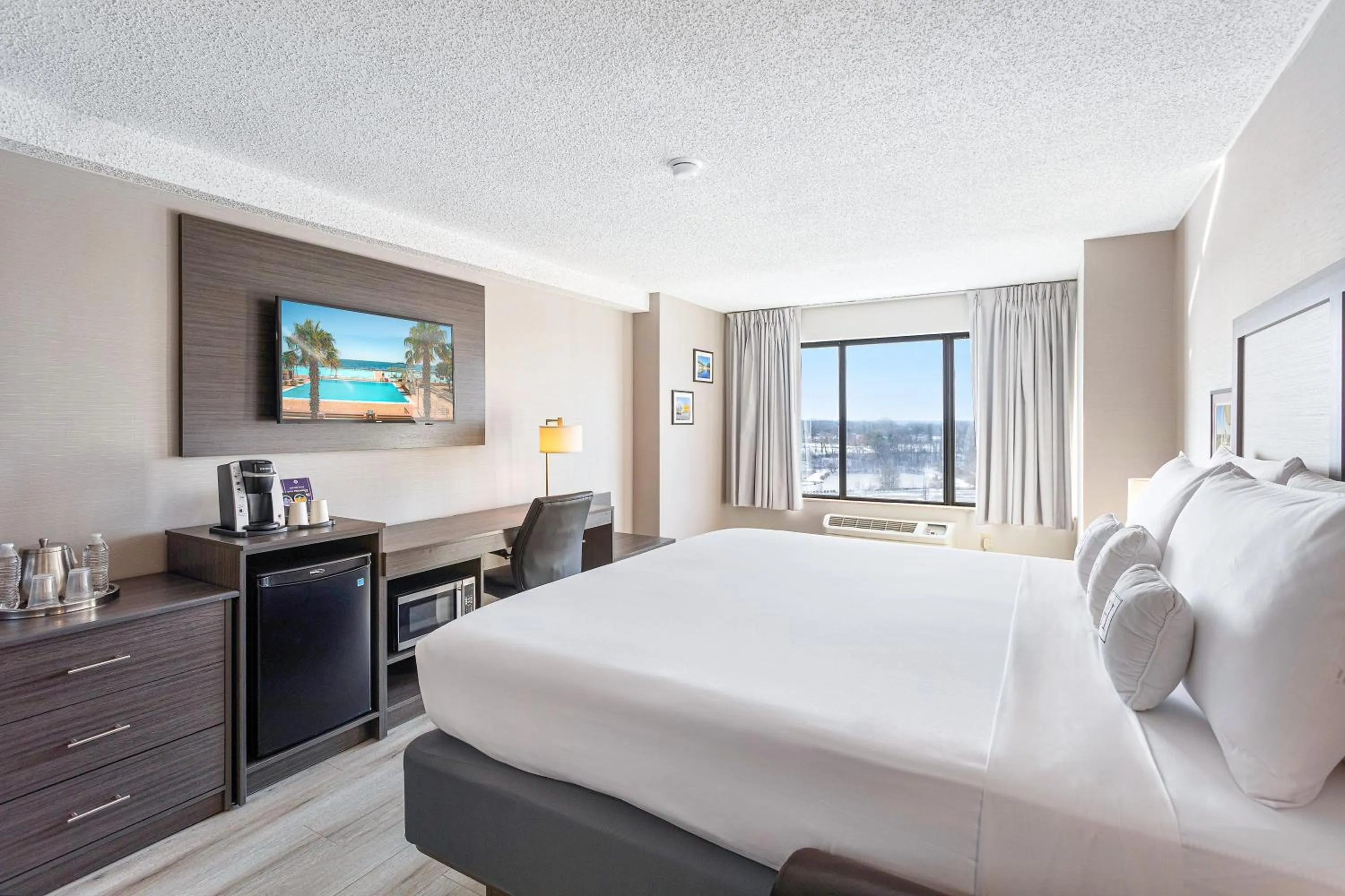 King Room - Non-Smoking in Harborside Hotel