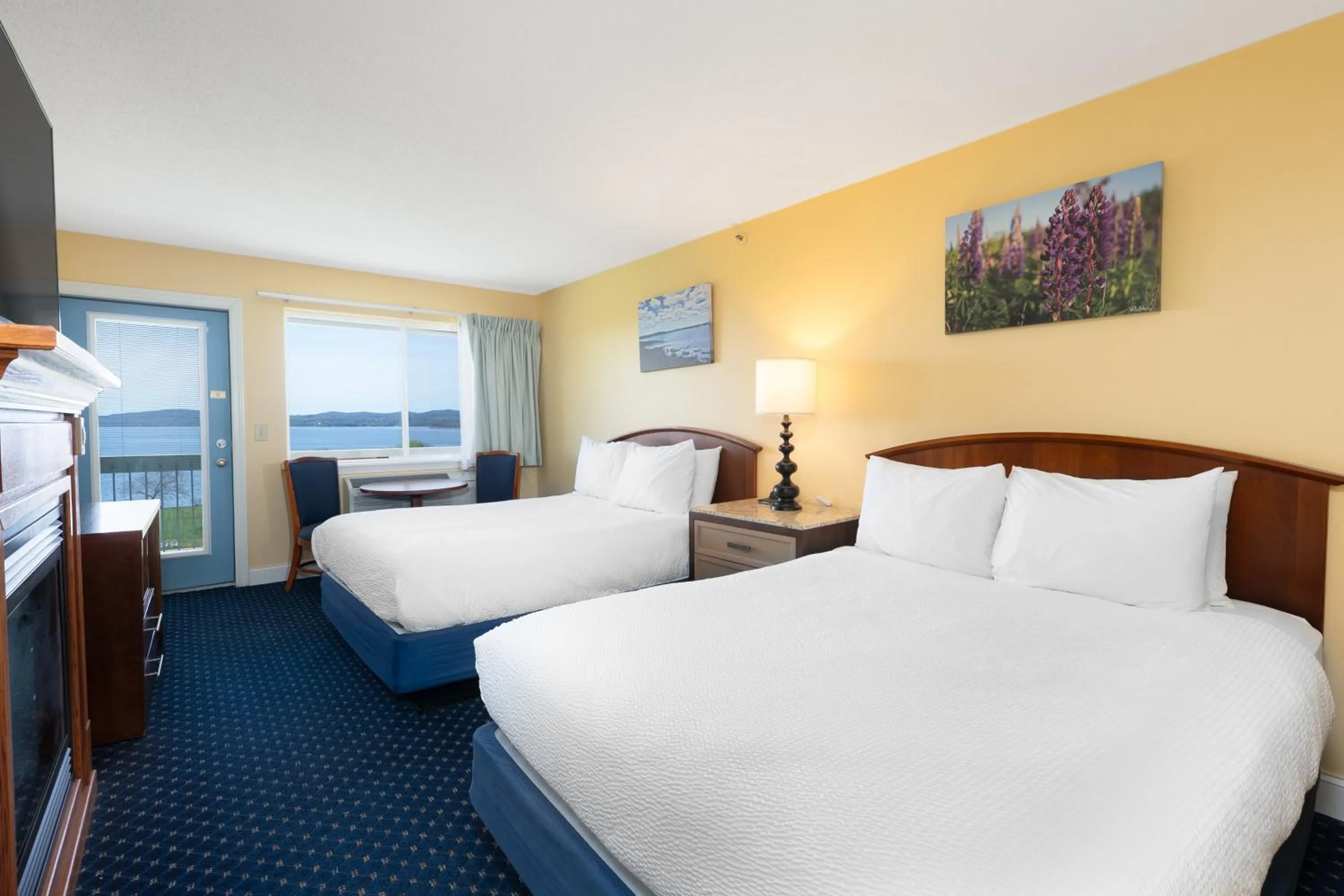 Bay View Two Queens with Fireplace Top Floor in Fireside Inn, Ocean's Edge