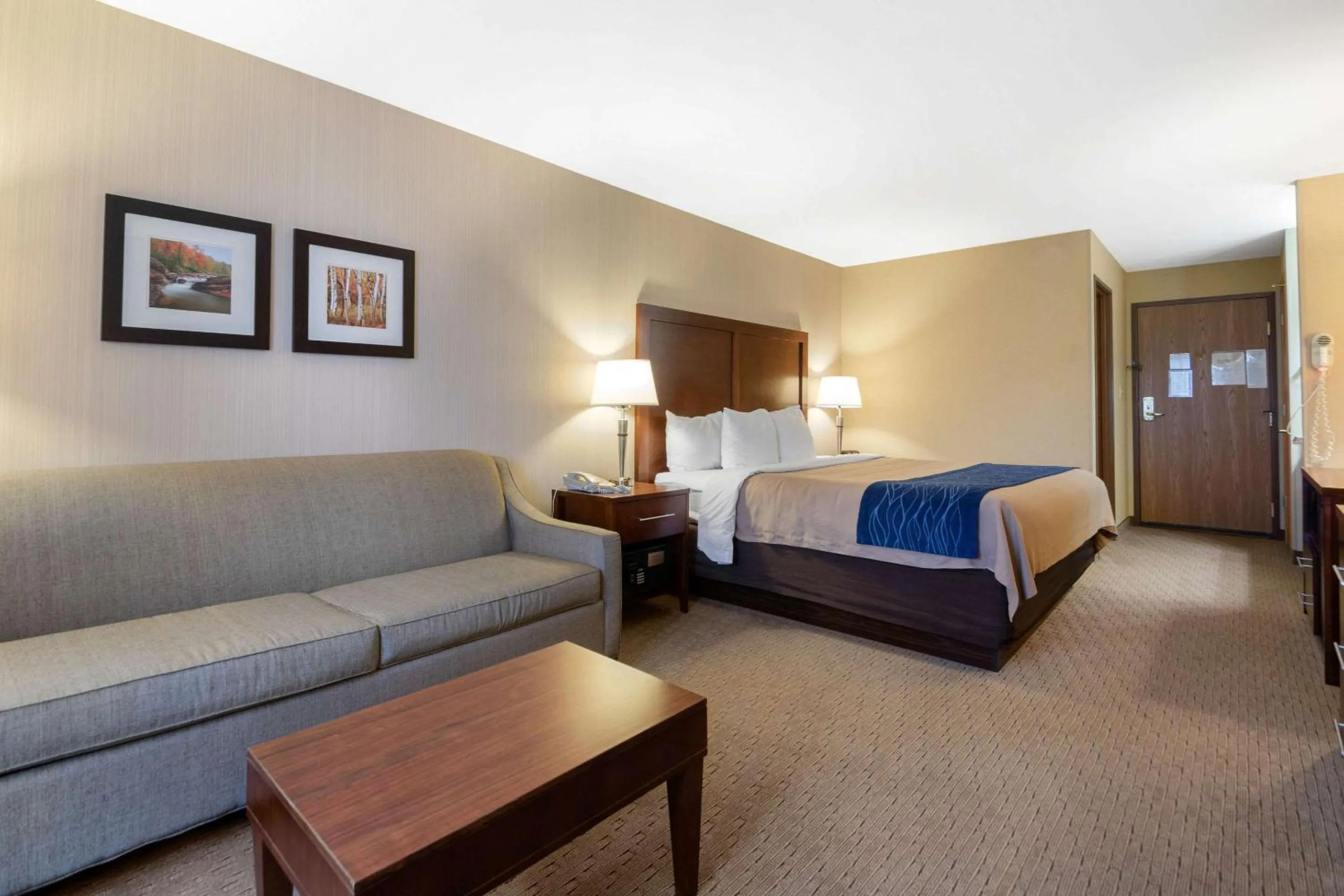 King Suite with Sofa Bed - Non-Smoking in Comfort Inn Iron Mountain North