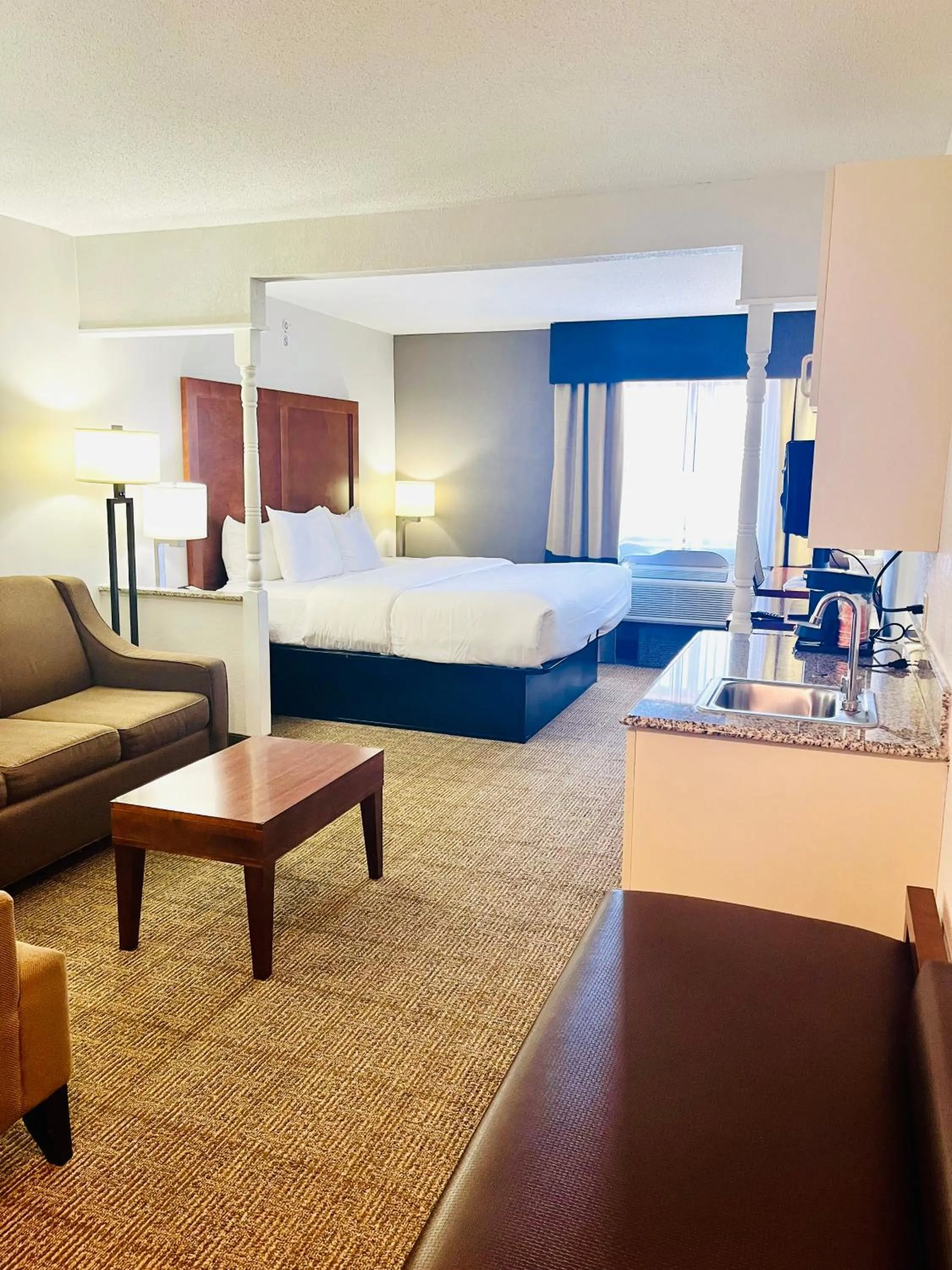 King Suite - Non-Smoking in Comfort Inn & Suites Jackson North