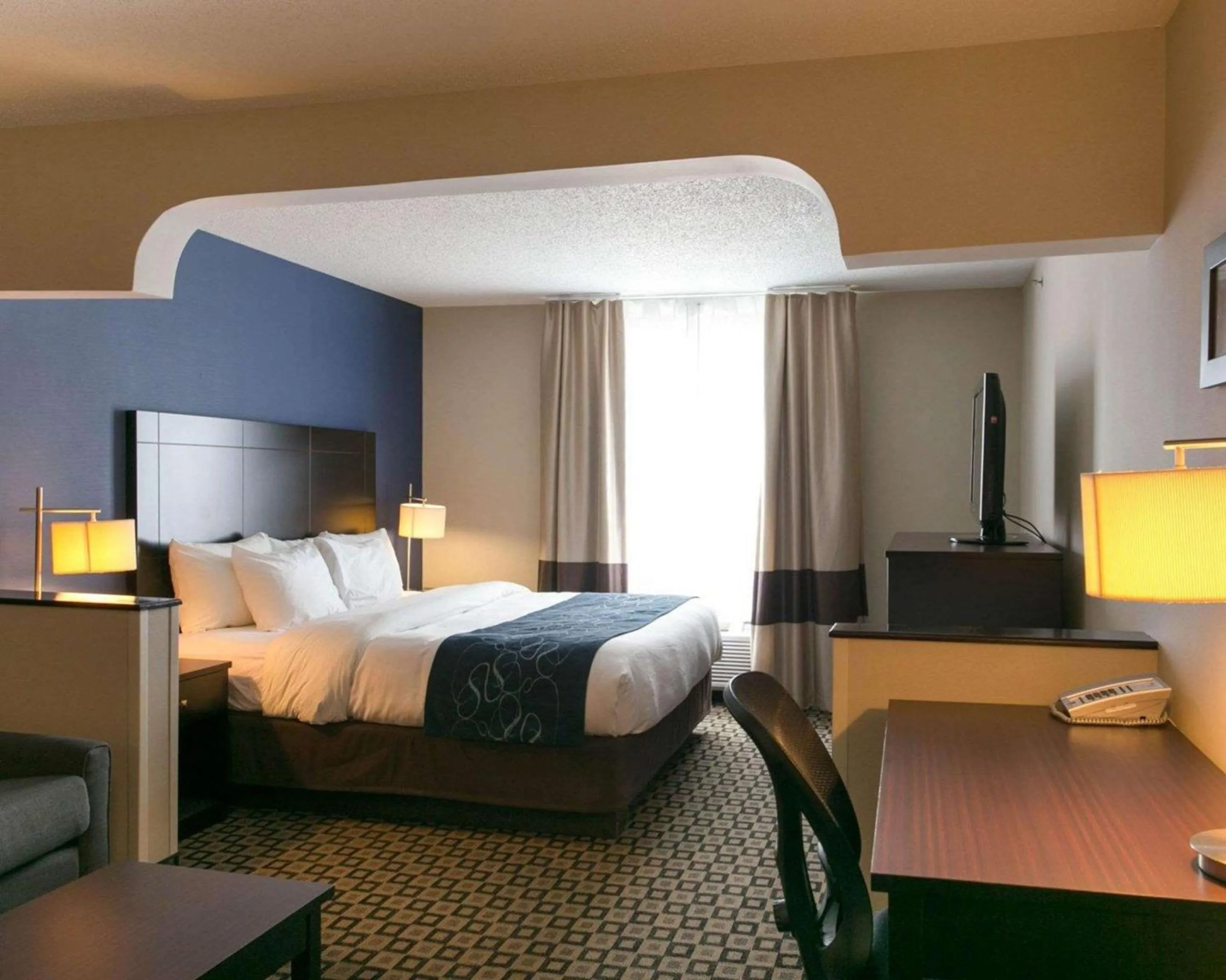 King Suite - Non-Smoking in Comfort Suites Benton Harbor - St Joseph