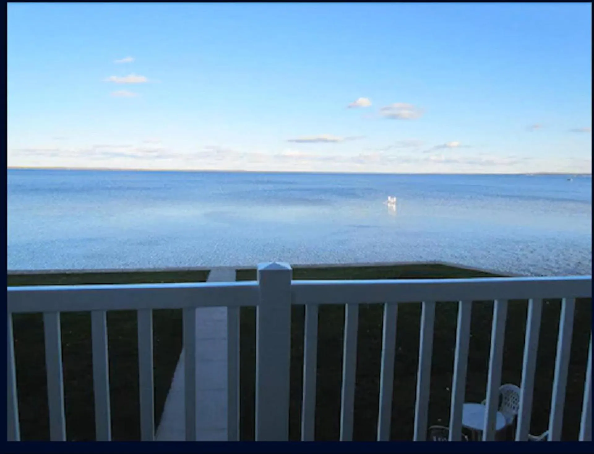 King Suite with Lake View - Non-Smoking in Lakeside Resort & Conference Center