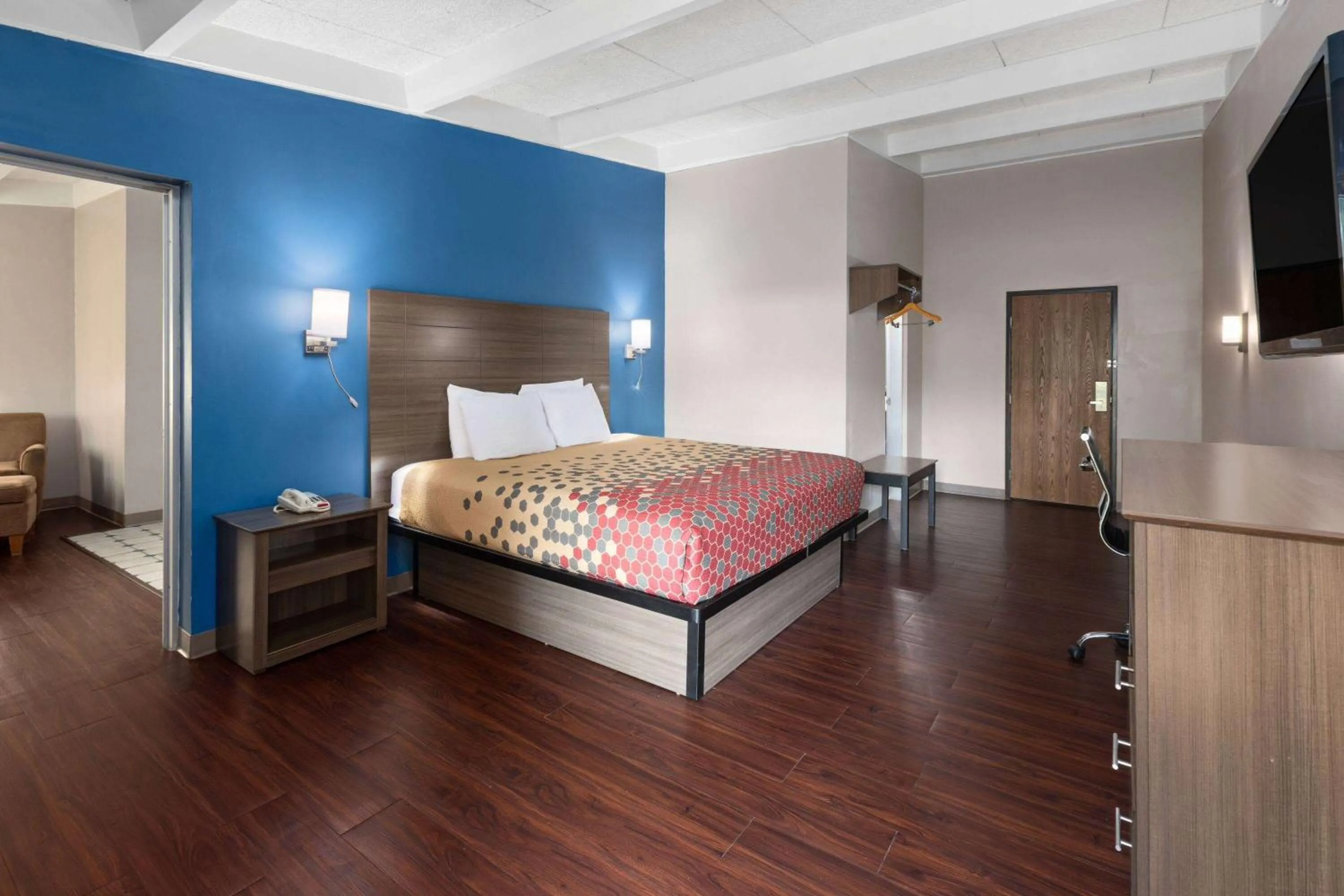 One-Bedroom Junior King Suite - Non-Smoking in Baymont by Wyndham Bay City