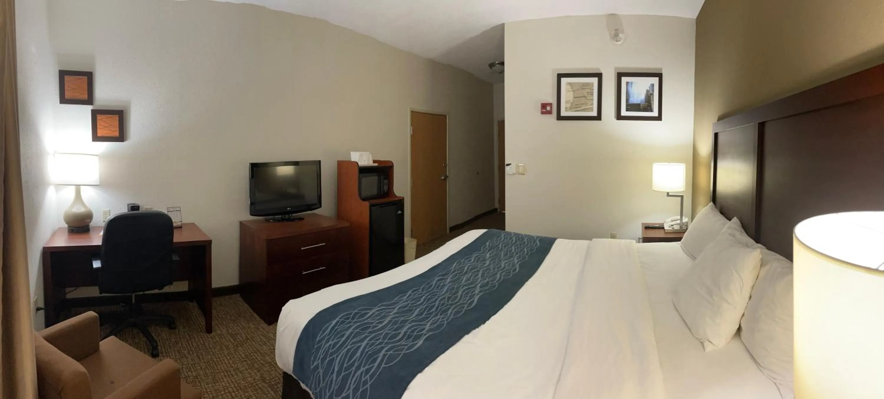 Standard King Room with Tub - Accessible/Non-Smoking in Comfort Inn Downtown - University Area
