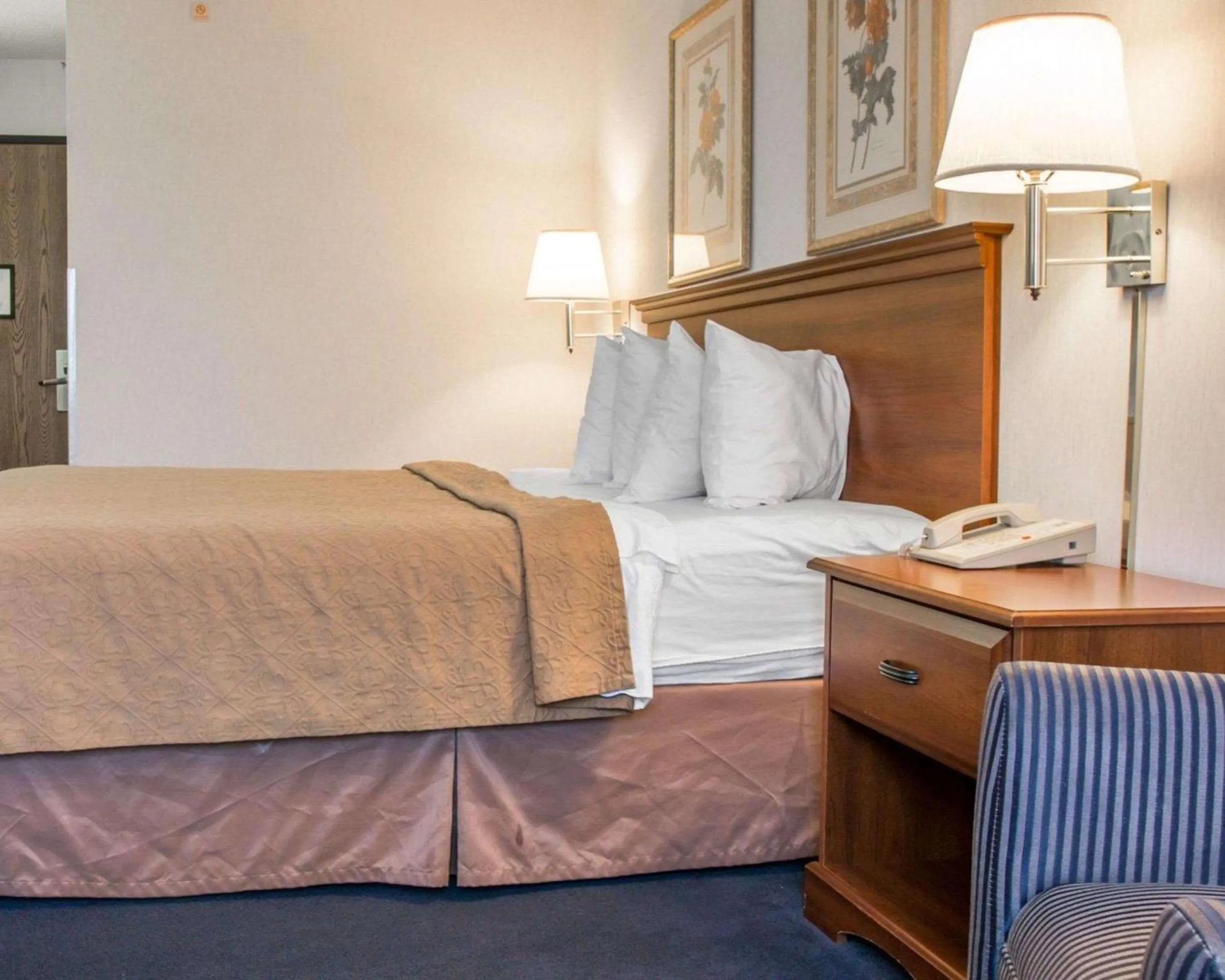 King Room - Non-Smoking in Quality Inn Hudsonville South