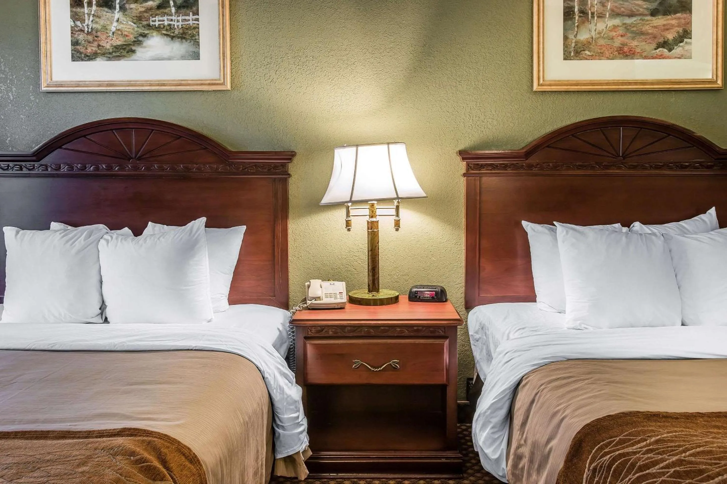 Queen Room with Two Queen Beds - Non-Smoking in Quality Inn & Suites Ann Arbor Hwy 23