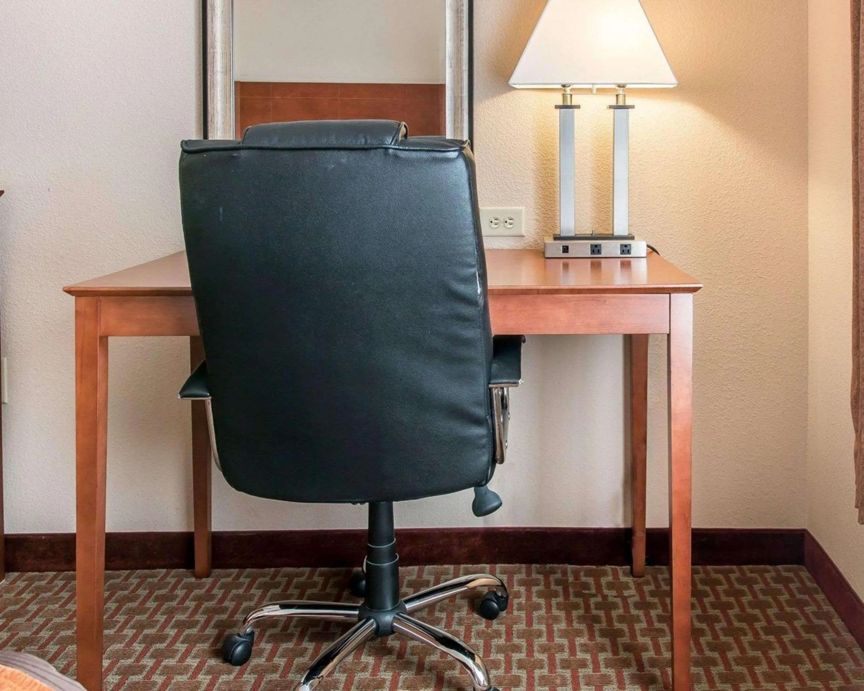 King Room - Non-Smoking in Quality Inn Near Interstate I94