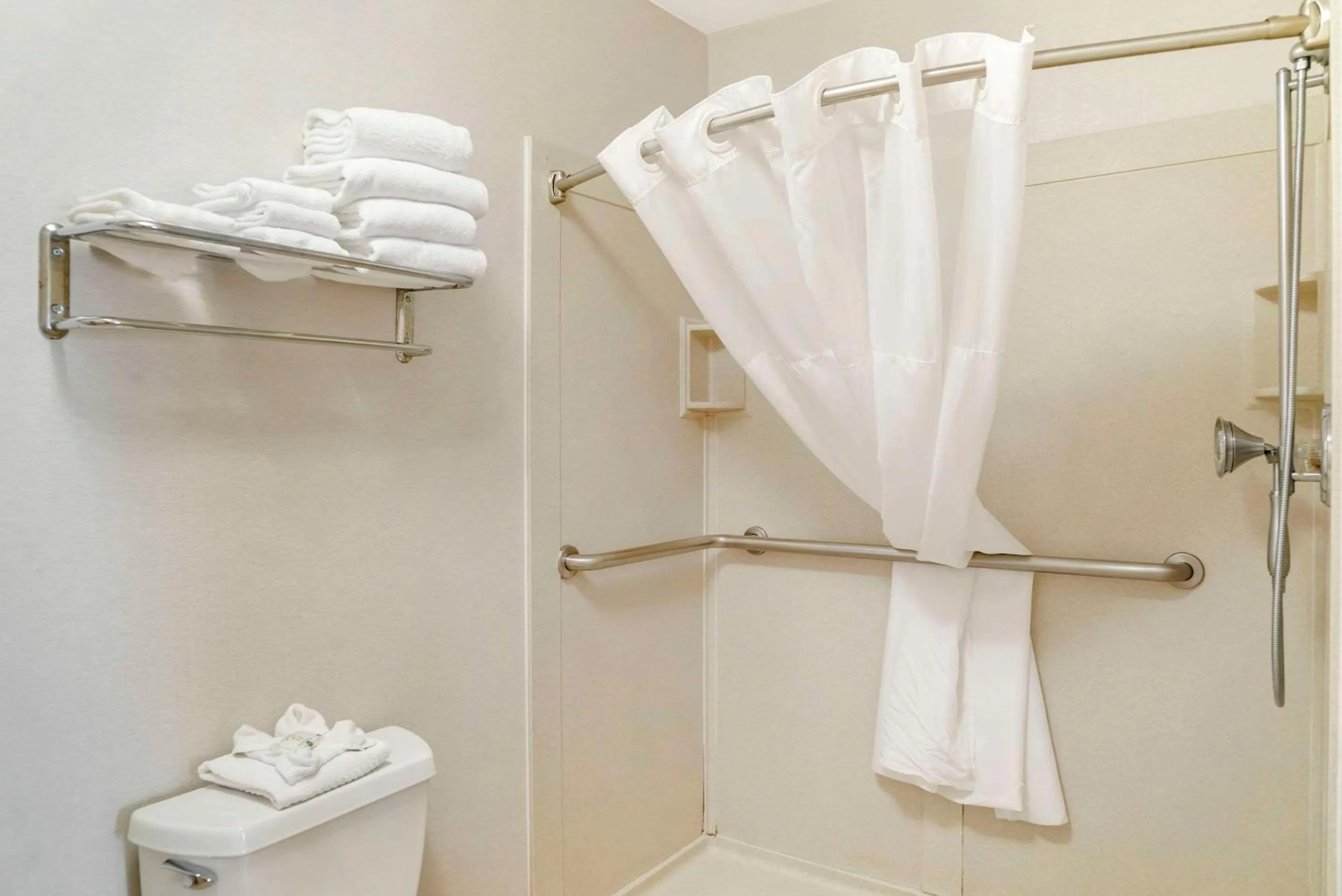 Queen Suite with Three Queen Beds - Non-Smoking in Quality Inn & Suites Monroe