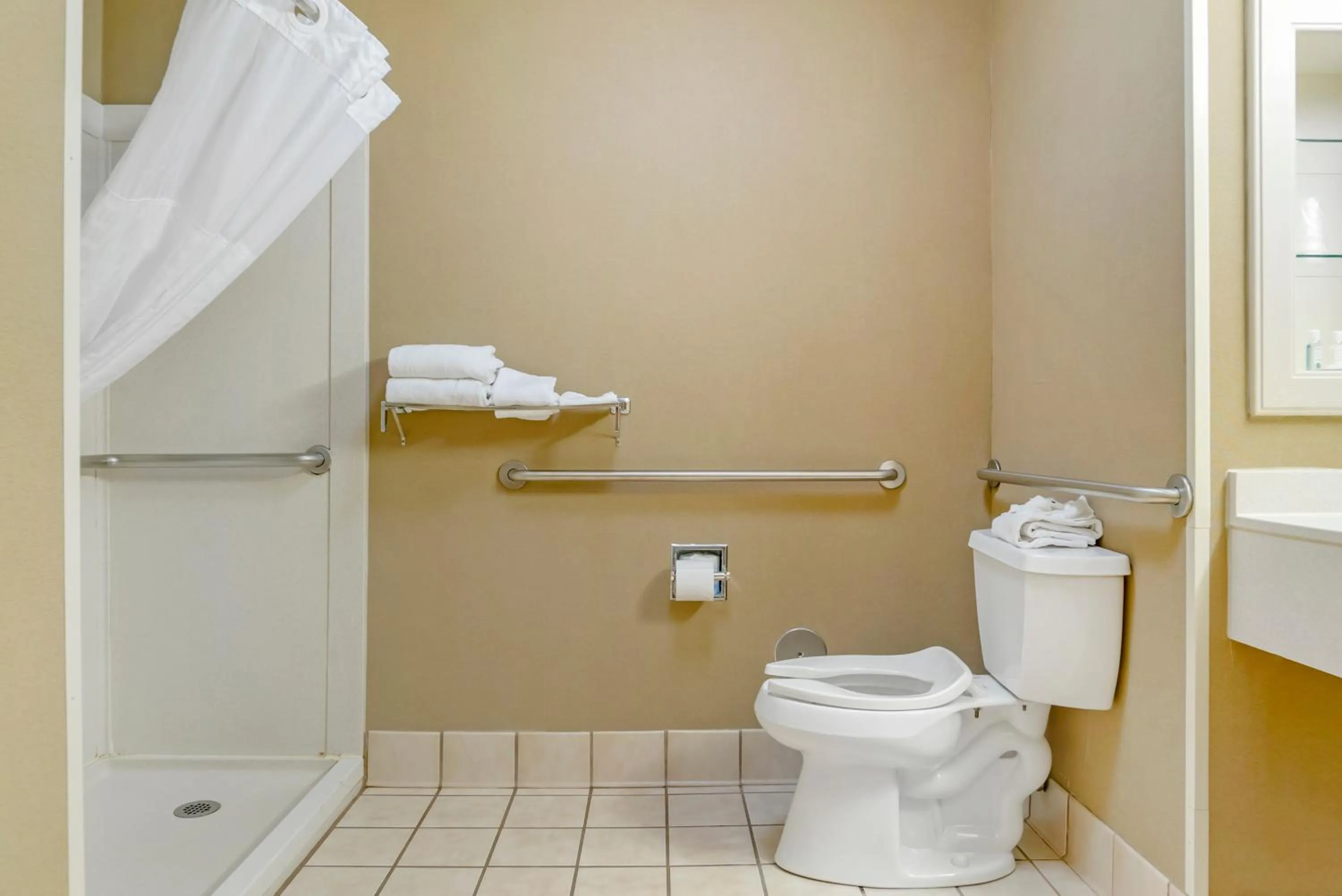 King Suite - Non-Smoking in Quality Inn & Suites Monroe