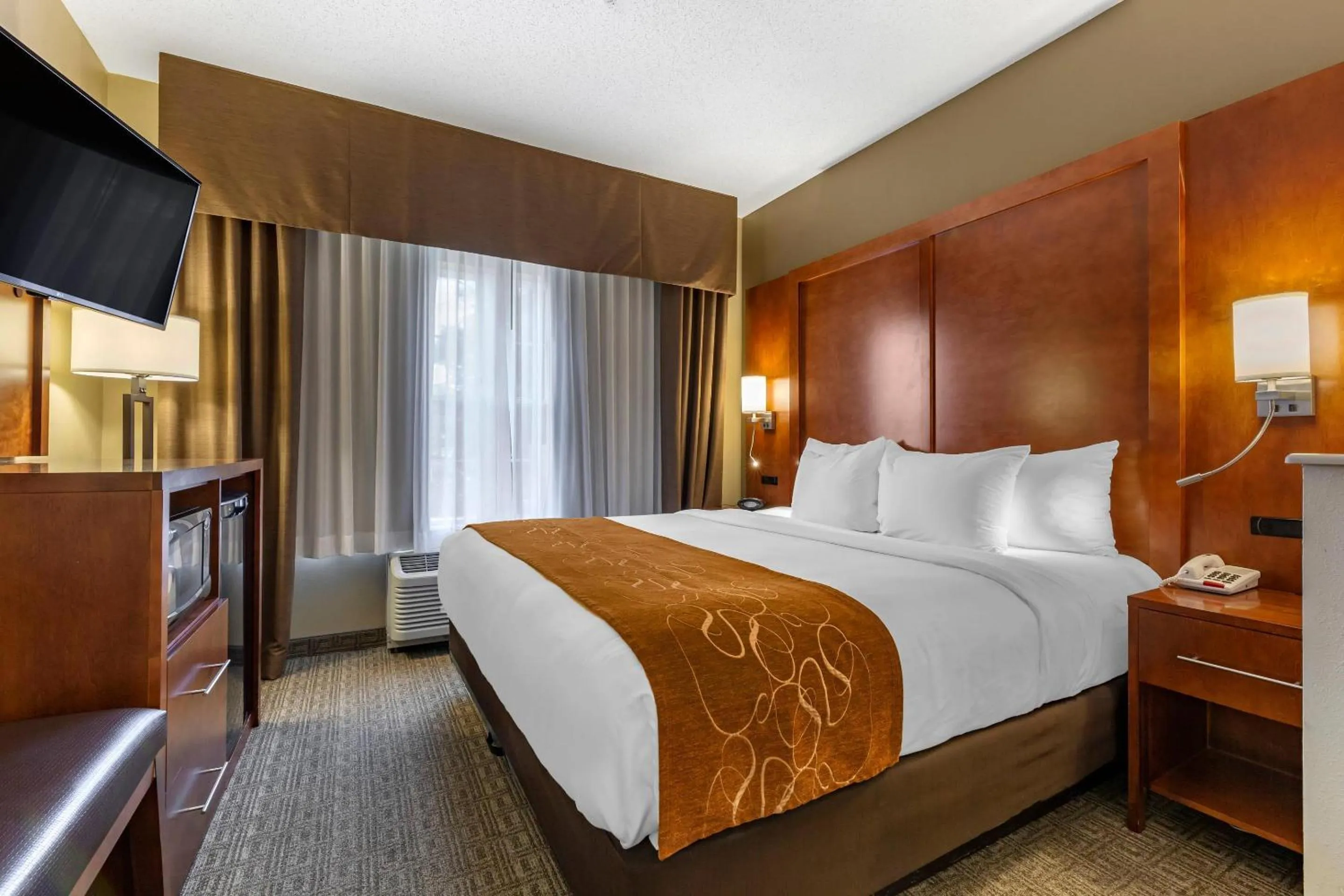 Superior King Suite - Non-Smoking in Comfort Suites Marquette