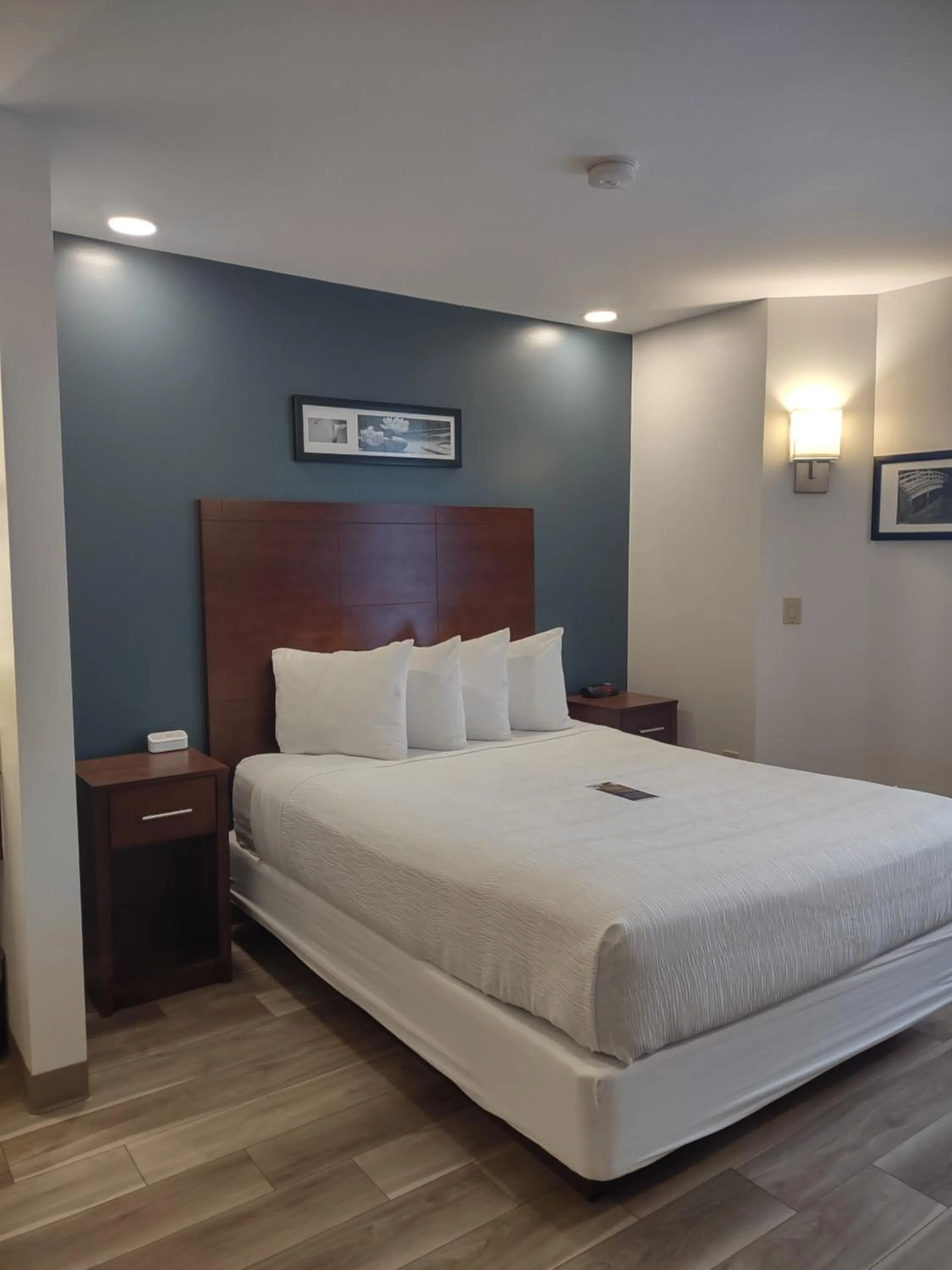 Queen Room - Non-Smoking in Baymont by Wyndham Flat Rock