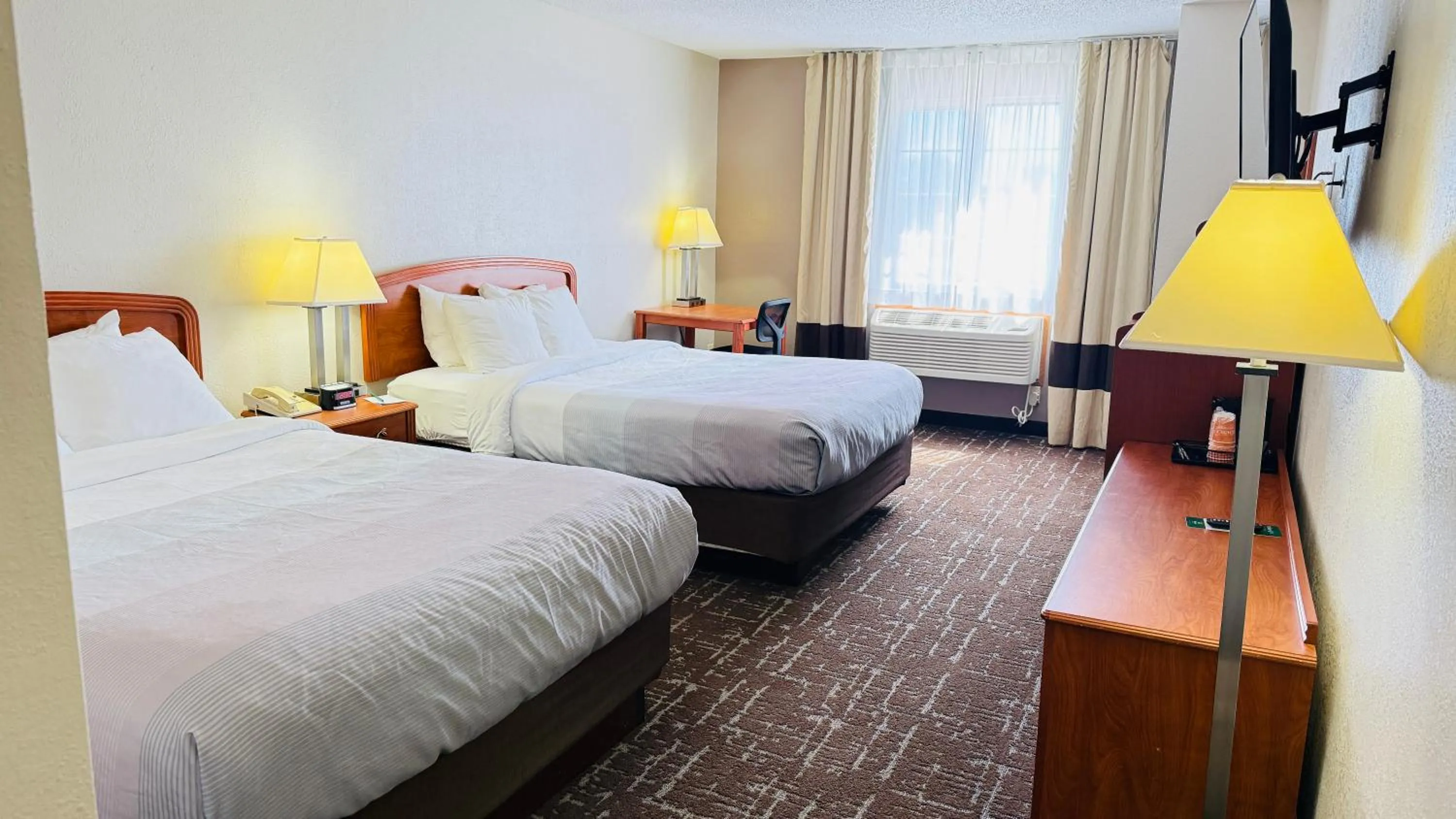 Queen Room with Two Queen Beds - Non-Smoking in Quality Inn Marshall near University