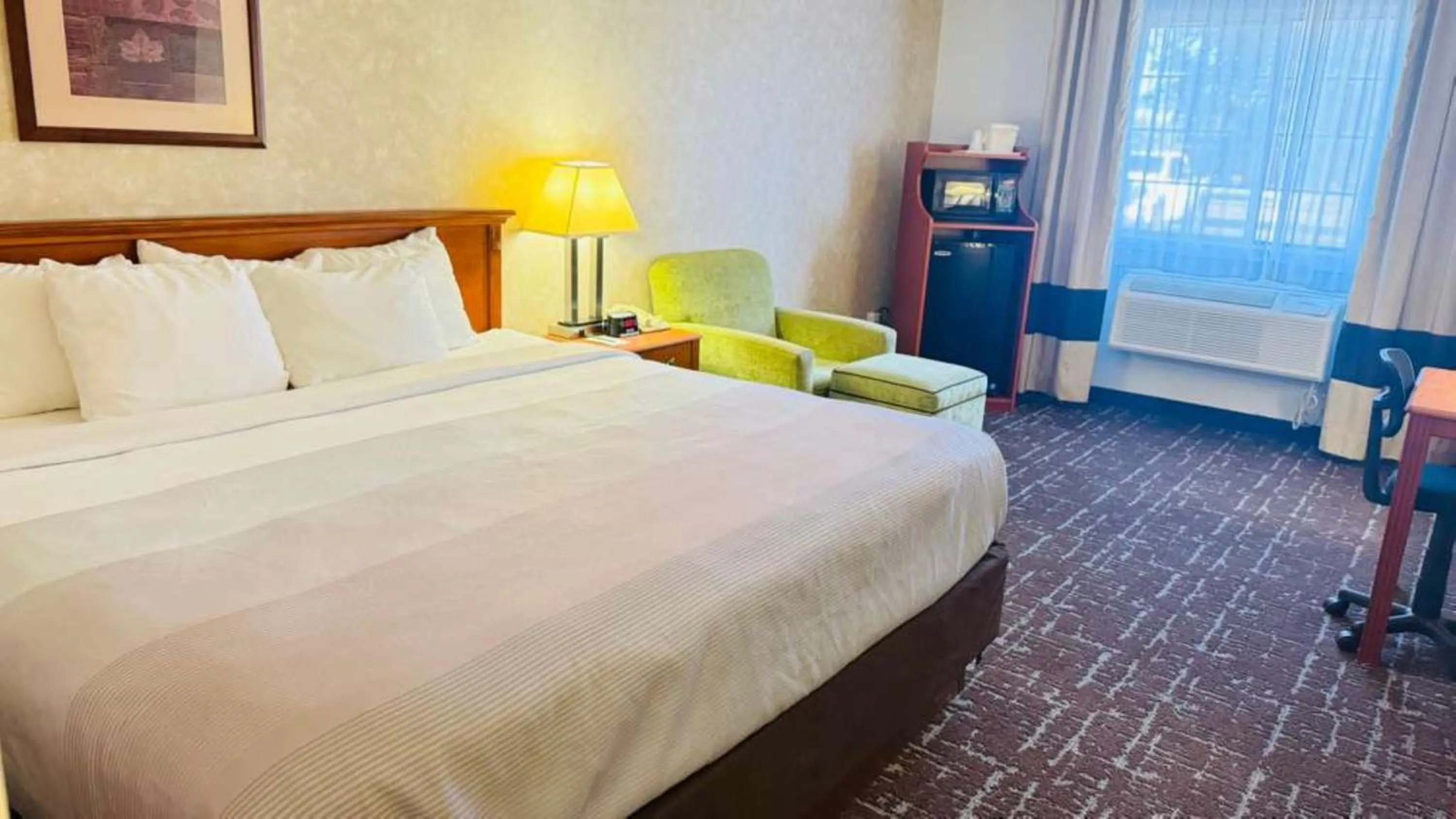 King Room - Accessible/Non-Smoking in Quality Inn Marshall near University