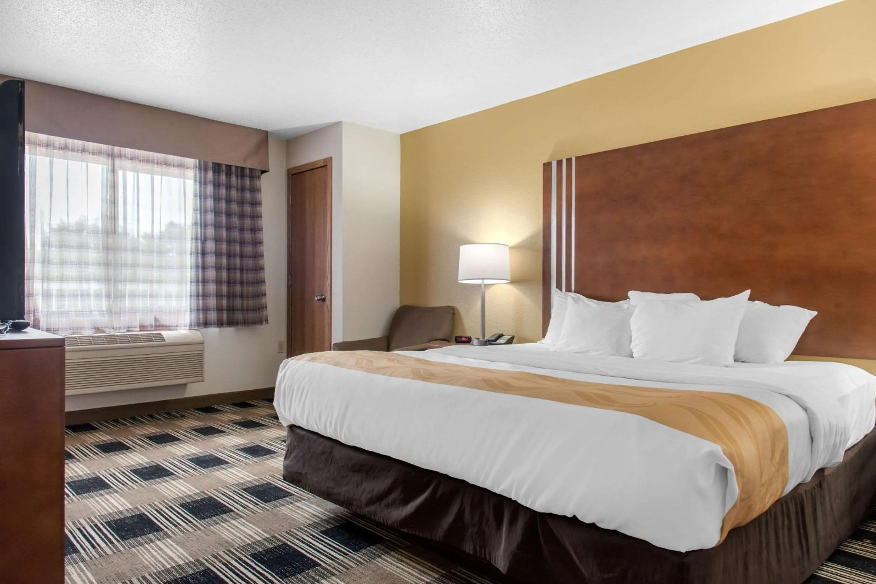 Queen Room with Two Queen Beds - Accessible/Non-Smoking  in Quality Inn near Medical Center