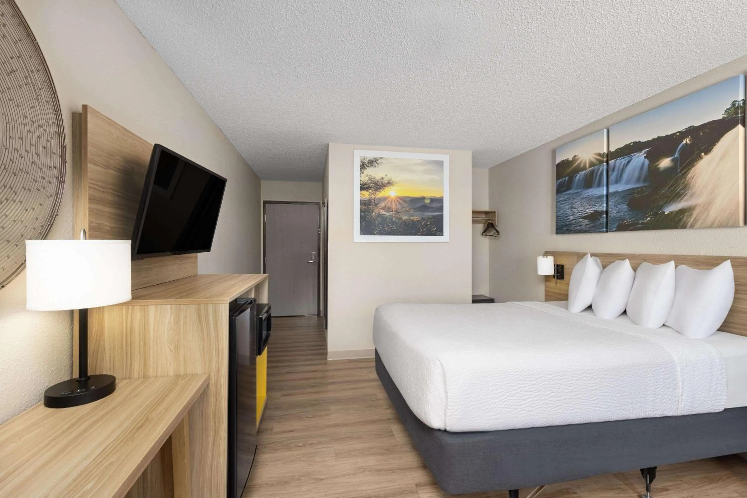 Queen Room - Mobility Access/Non-Smoking in Days Inn by Wyndham Carthage