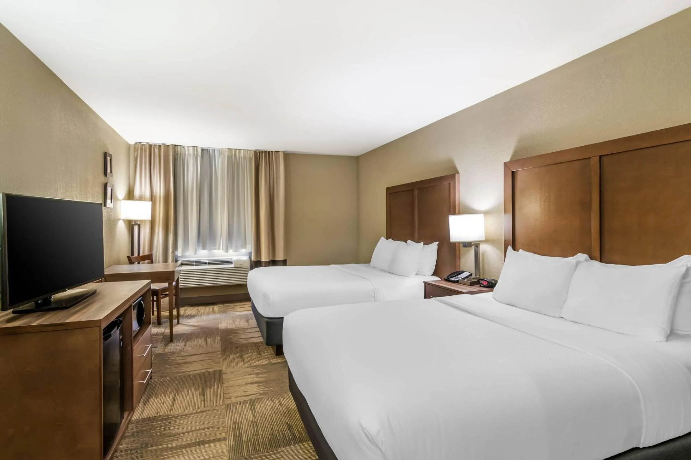 Queen Room with Two Queen Beds - Non-Smoking in Comfort Inn Sedalia Station