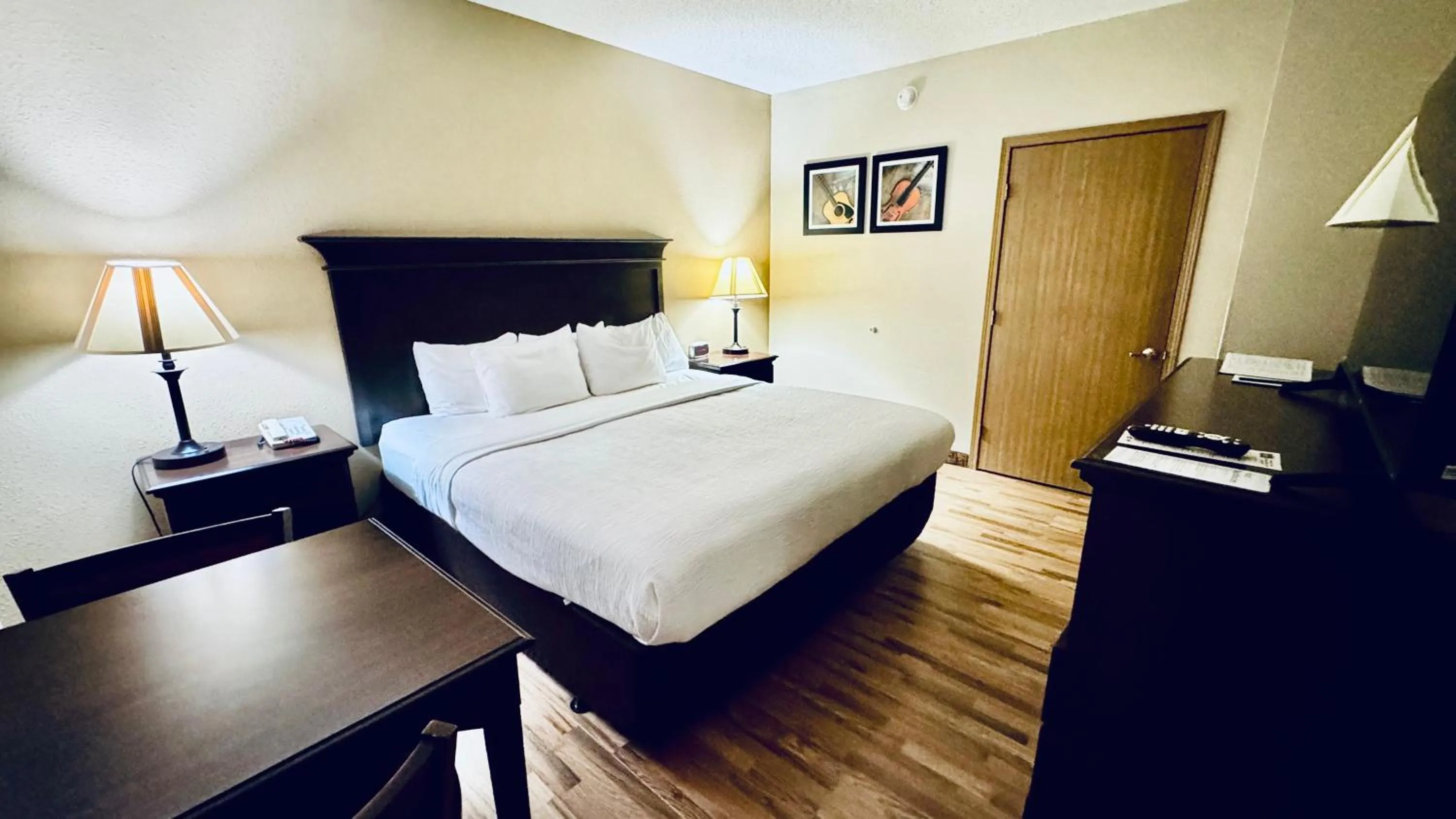 King Suite with Sofa Bed - Non-Smoking in Quality Inn West