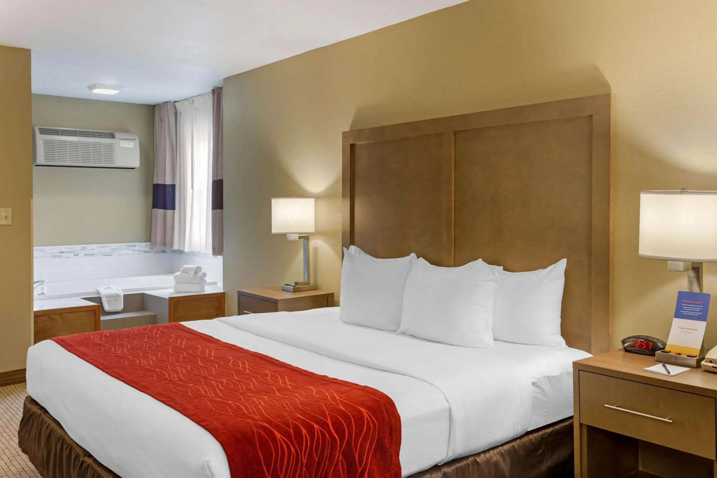 King Room with Whirpool - Non-Smoking in Comfort Inn Marshall Station