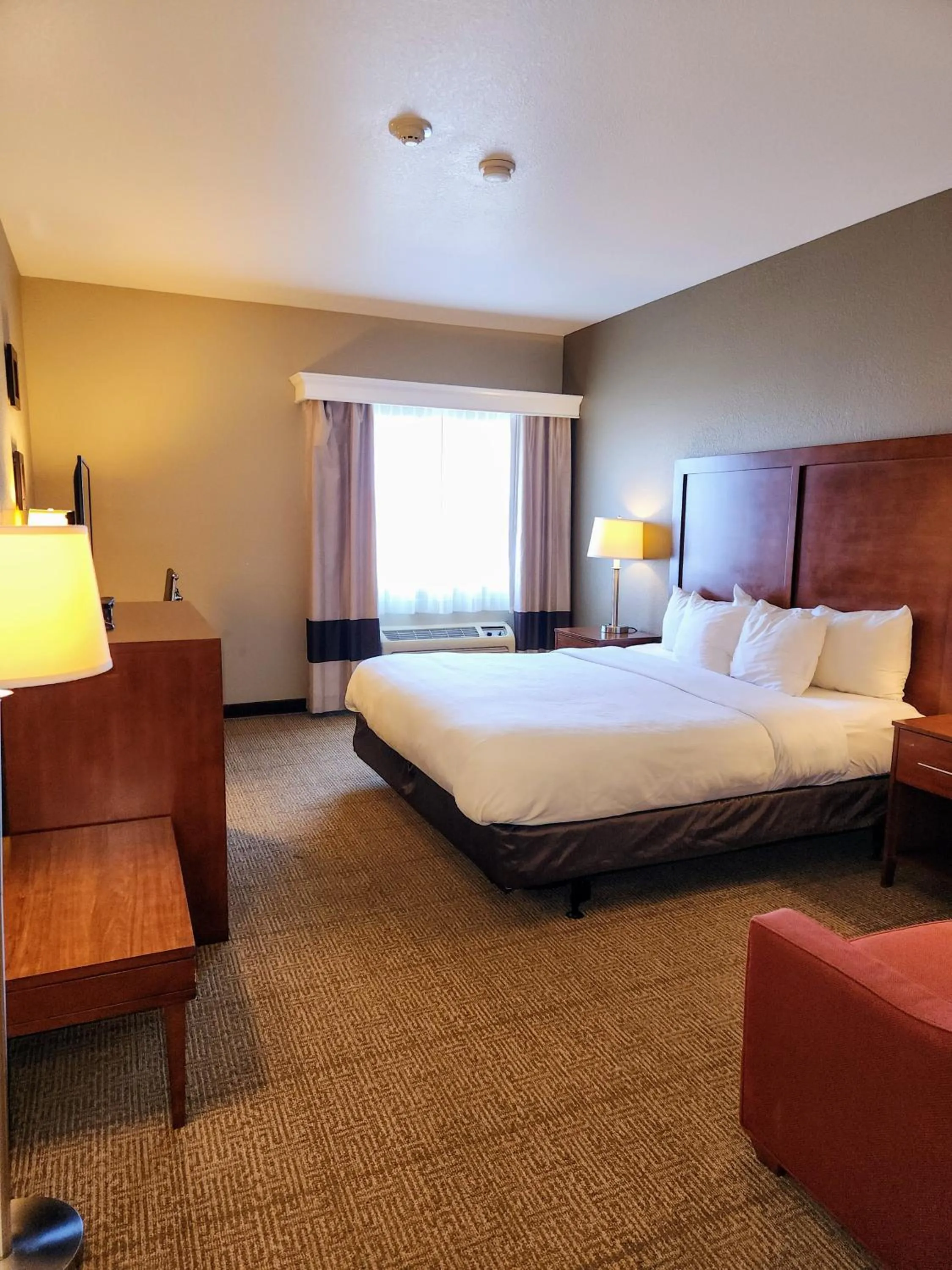 King Room with Mobility and Hearing Accessible - Non-Smoking in Comfort Inn Bolivar