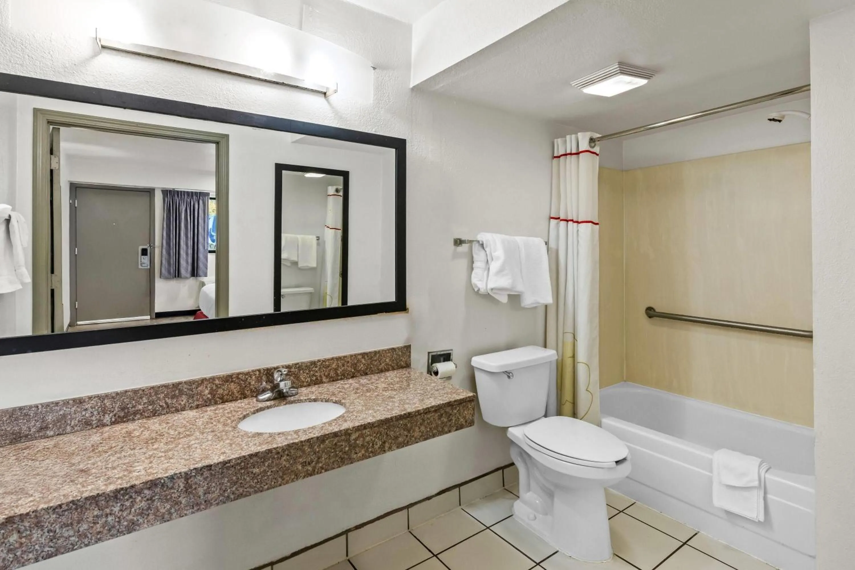 King Room - Mobility Access/Non-Smoking in Days Inn by Wyndham Independence