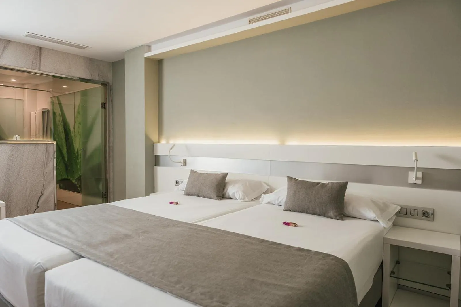 Interior Double Room in Hotel Aloe Canteras