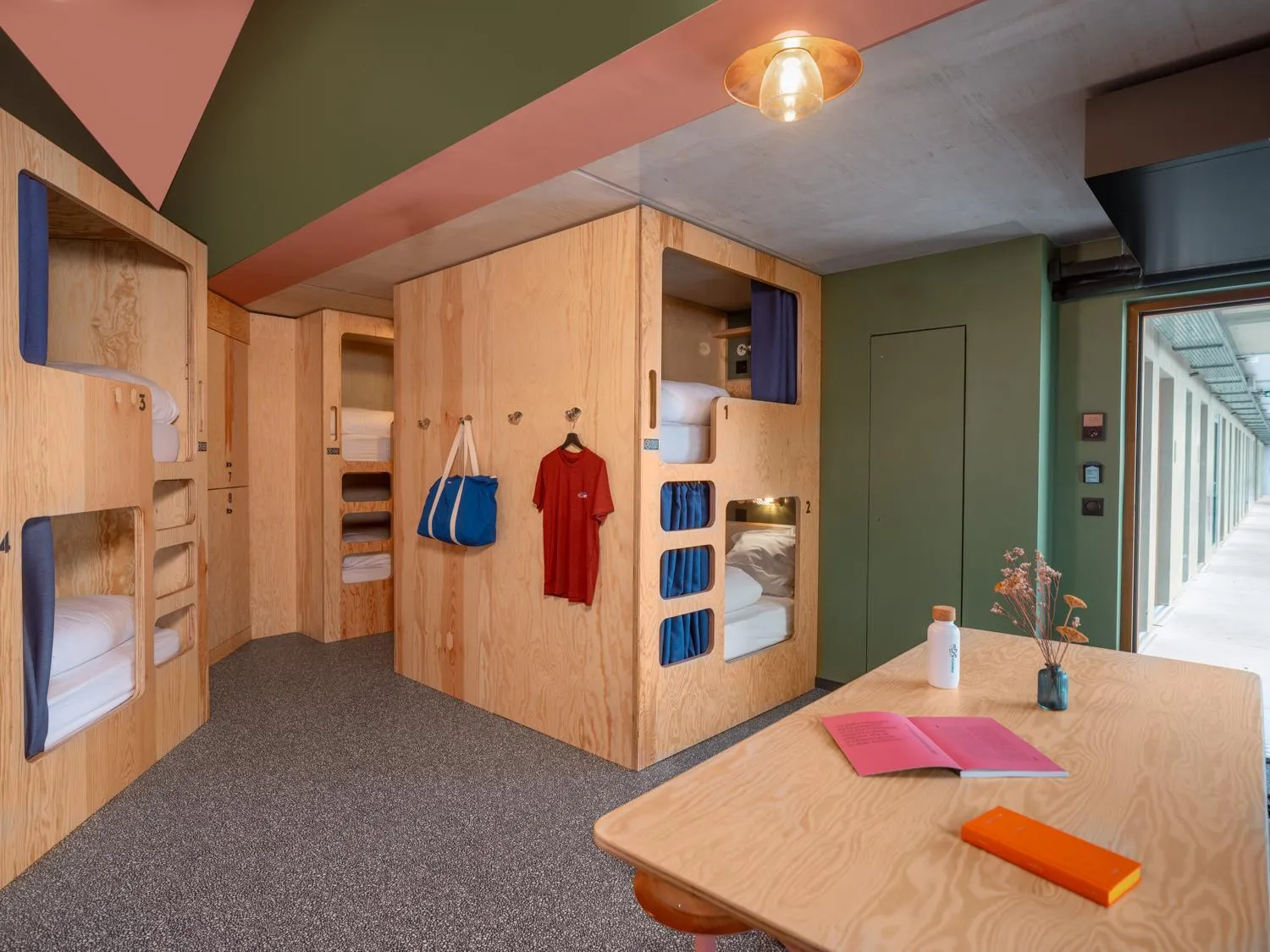 EkloLit in 6 or 8 Bed Male Dormitory in Eklo Hotels Bordeaux Centre Bastide