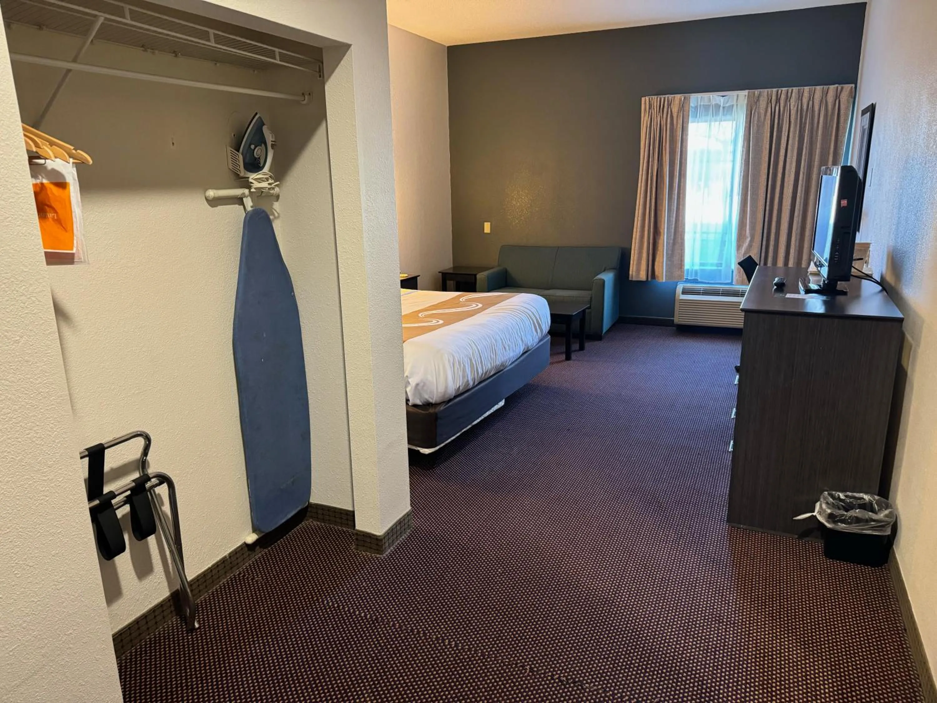 King Room - Non-Smoking in Quality Inn & Suites Hattiesburg North